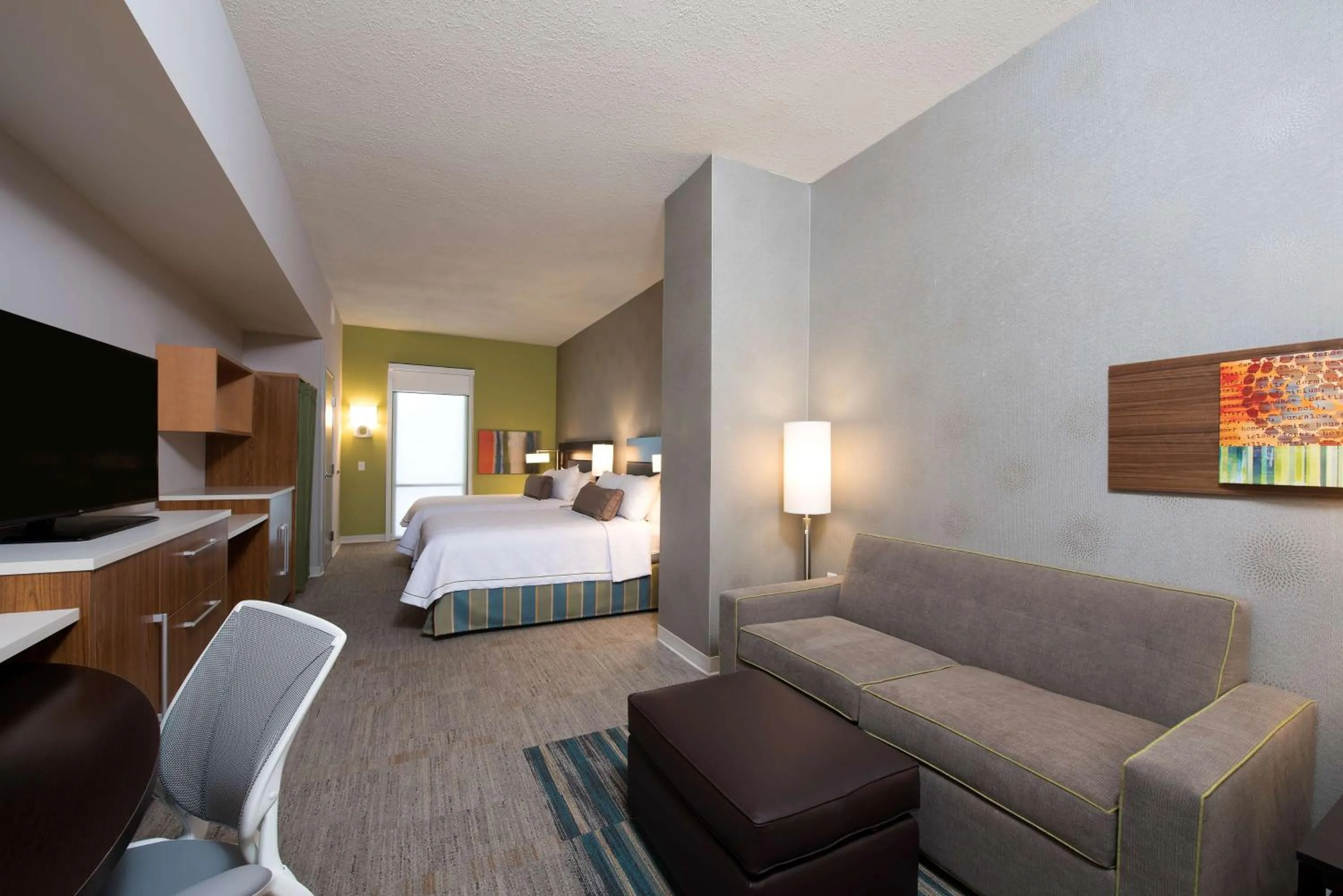 Living room, Bed in Home2 Suites by Hilton Indianapolis Downtown