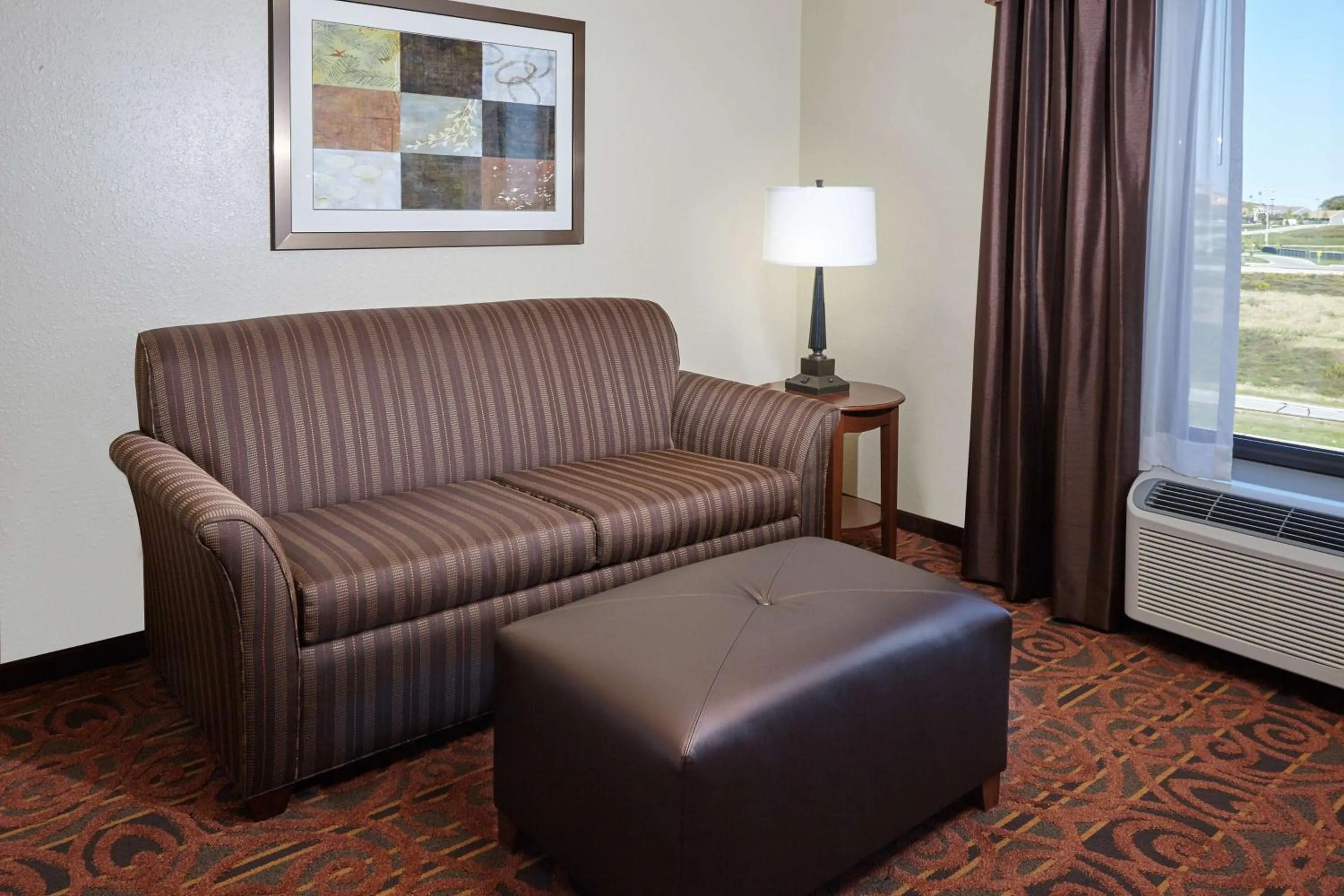 Bed in Hampton Inn & Suites Milwaukee/Franklin