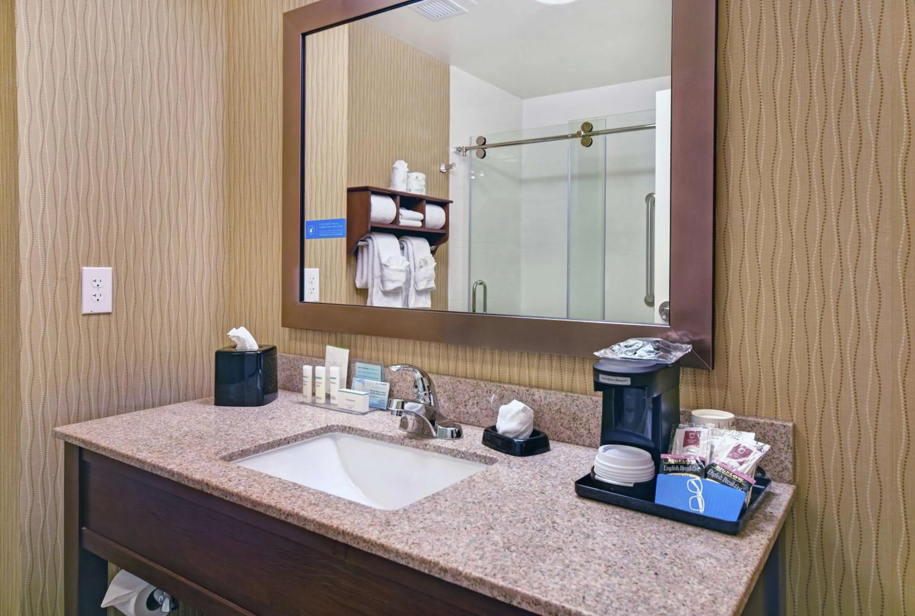 Bathroom in Hampton Inn & Suites Milwaukee/Franklin