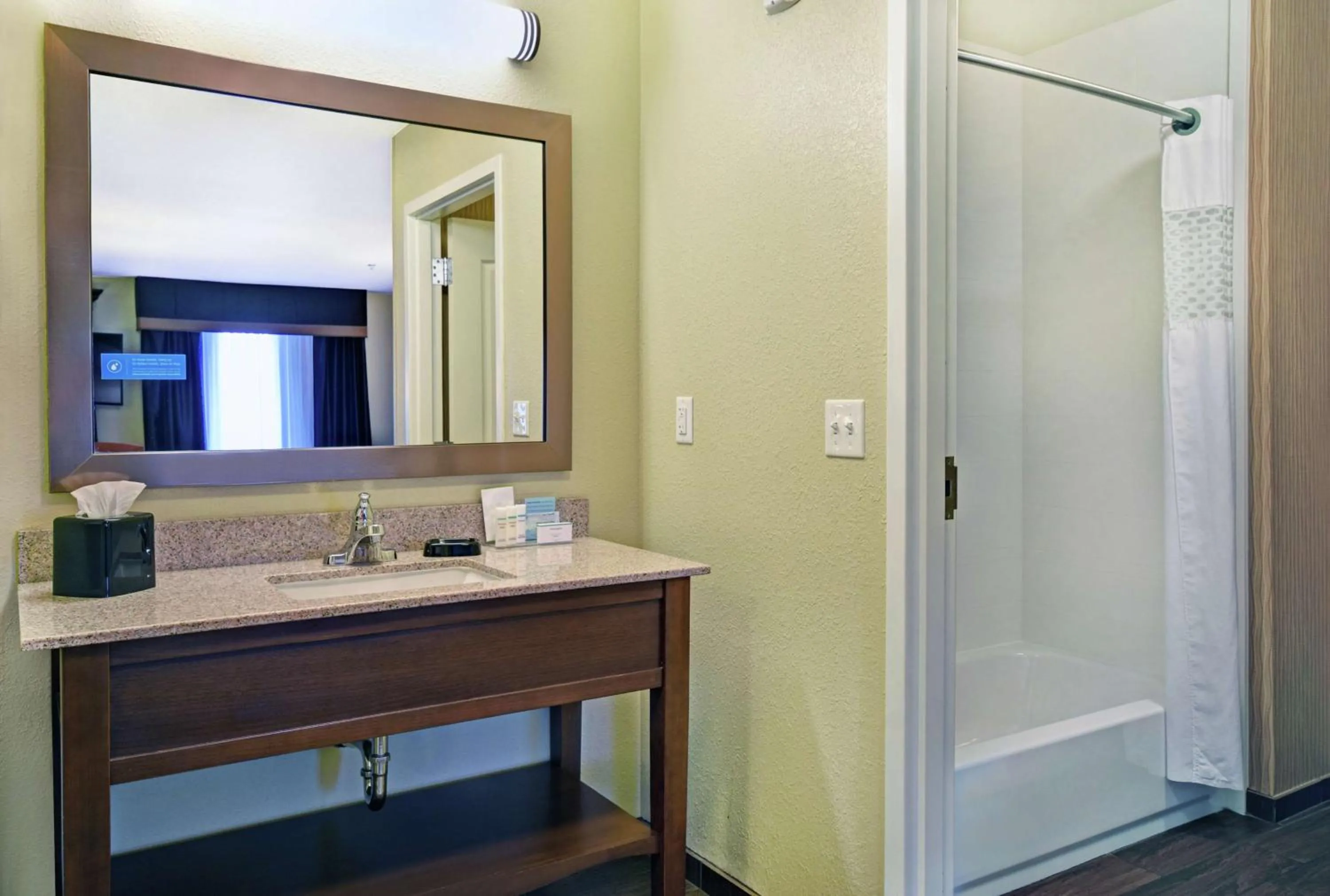 Bathroom in Hampton Inn & Suites Milwaukee/Franklin