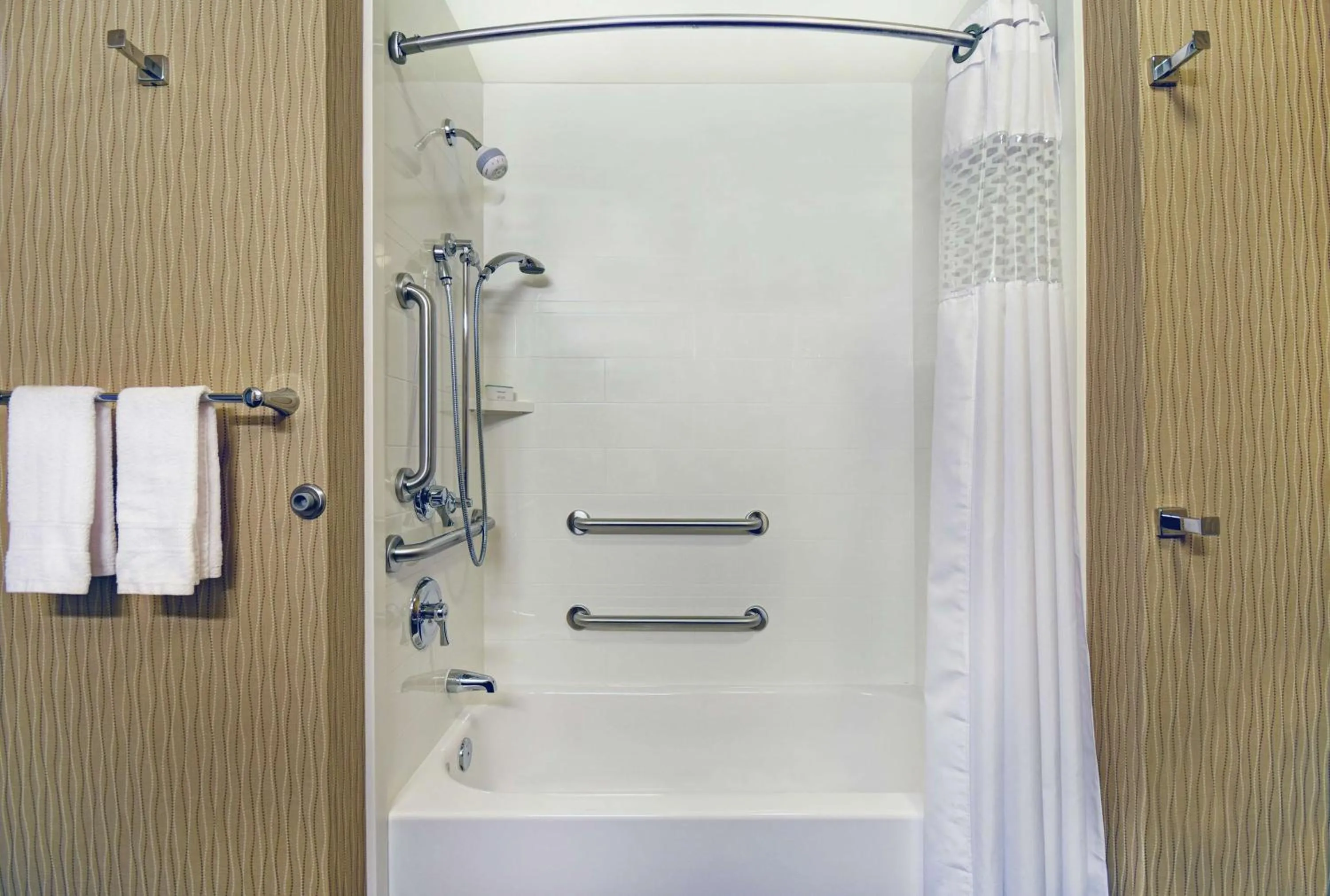 Bathroom in Hampton Inn & Suites Milwaukee/Franklin