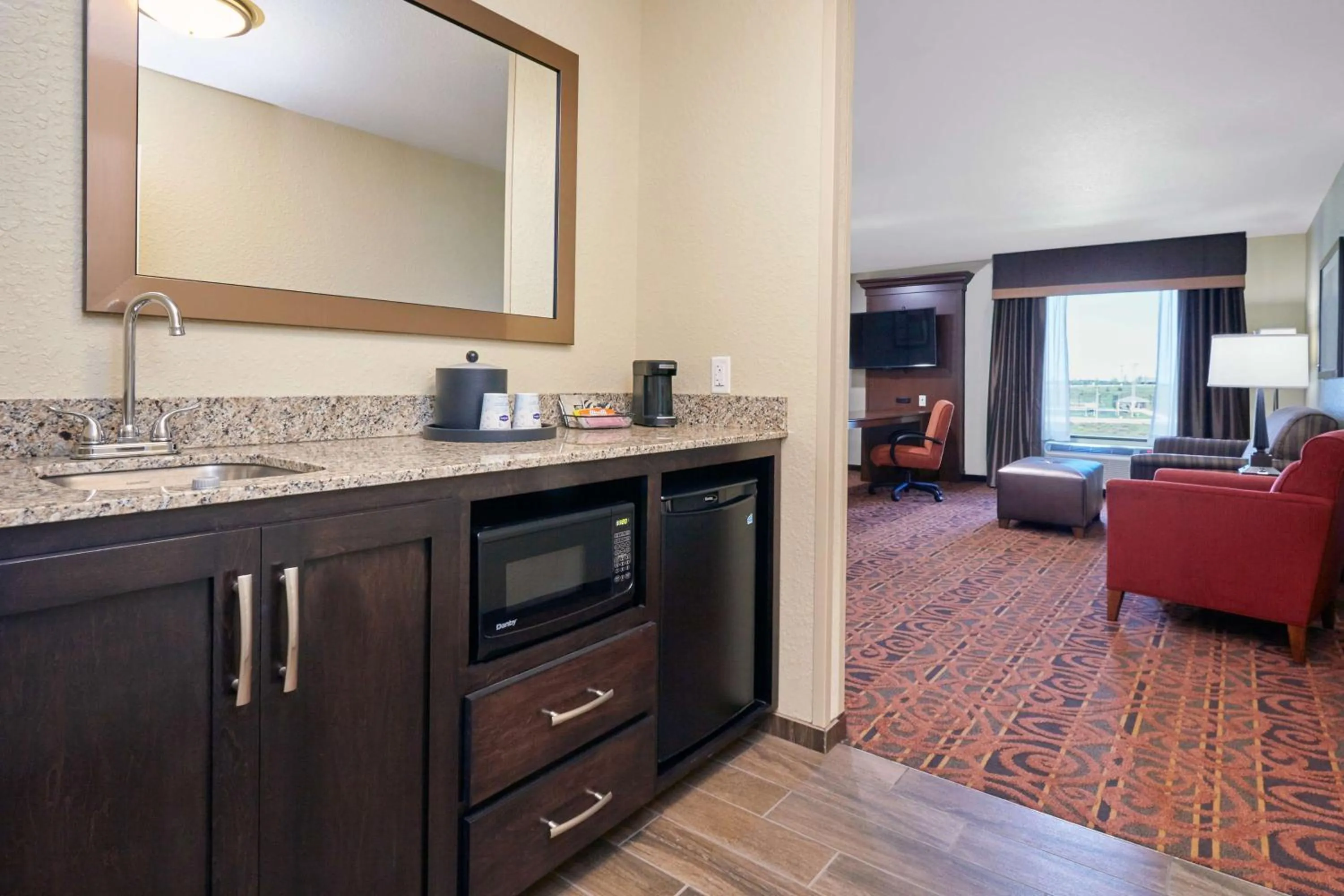 Kitchen or kitchenette in Hampton Inn & Suites Milwaukee/Franklin
