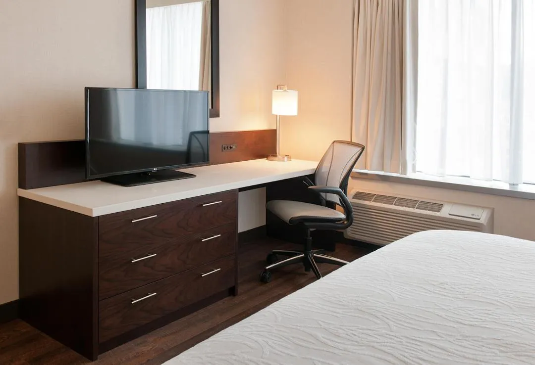 TV and multimedia, Bed in Hilton Garden Inn Pittsburgh Downtown