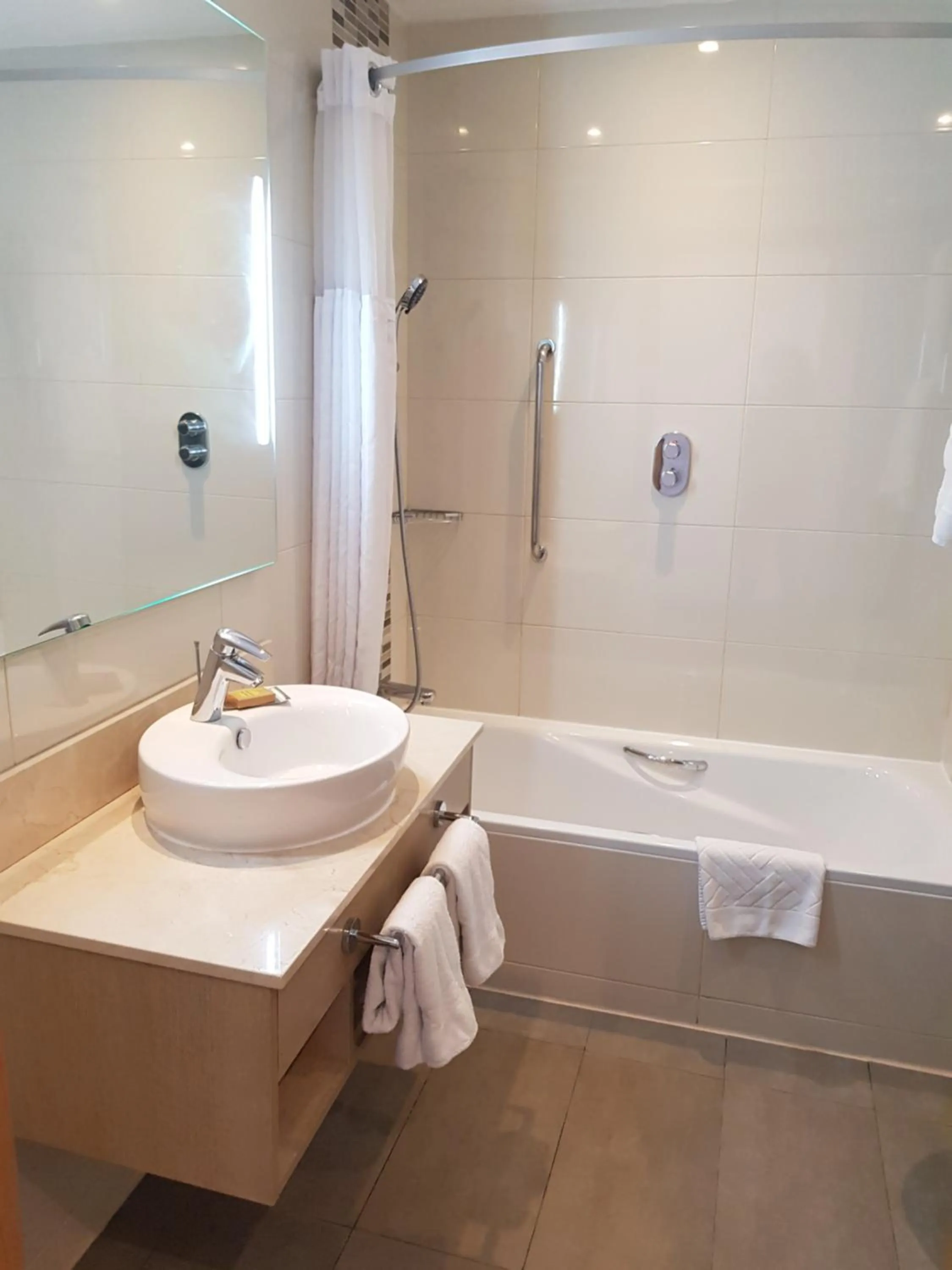 Bathroom in Hilton Garden Inn Tanger City Center