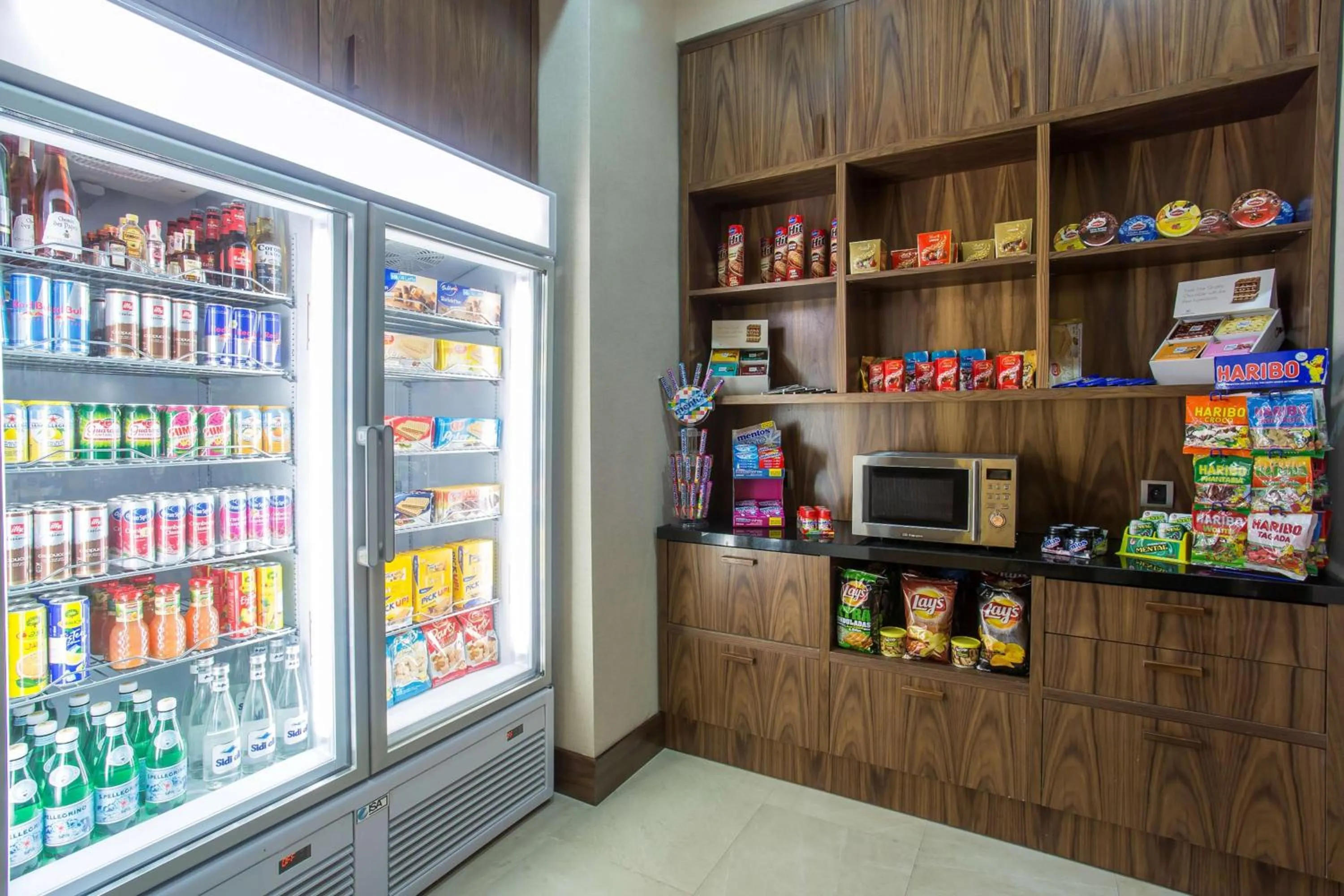 Restaurant/places to eat in Hilton Garden Inn Tanger City Center