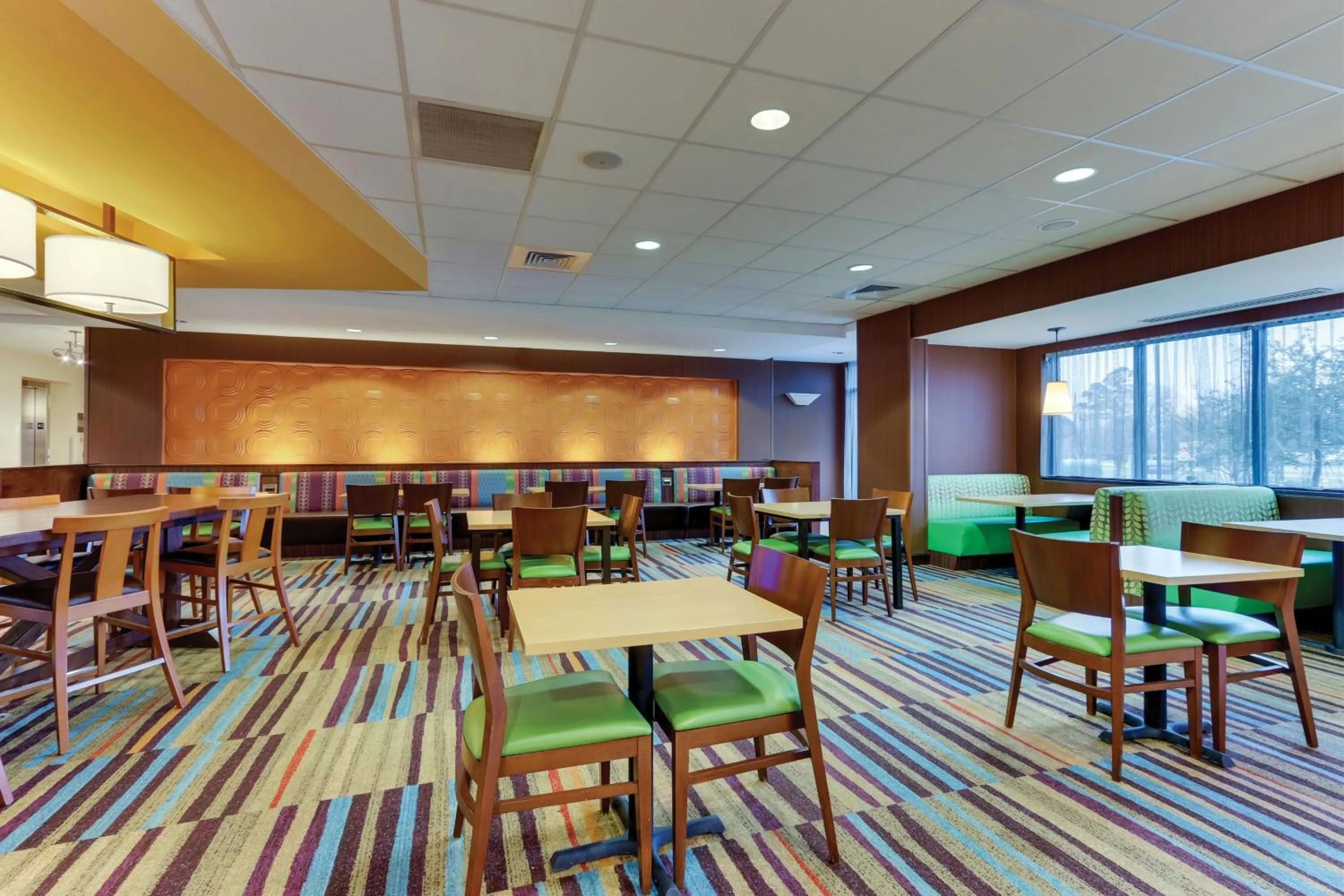 Restaurant/places to eat in Fairfield Inn & Suites by Marriott Dunn I-95