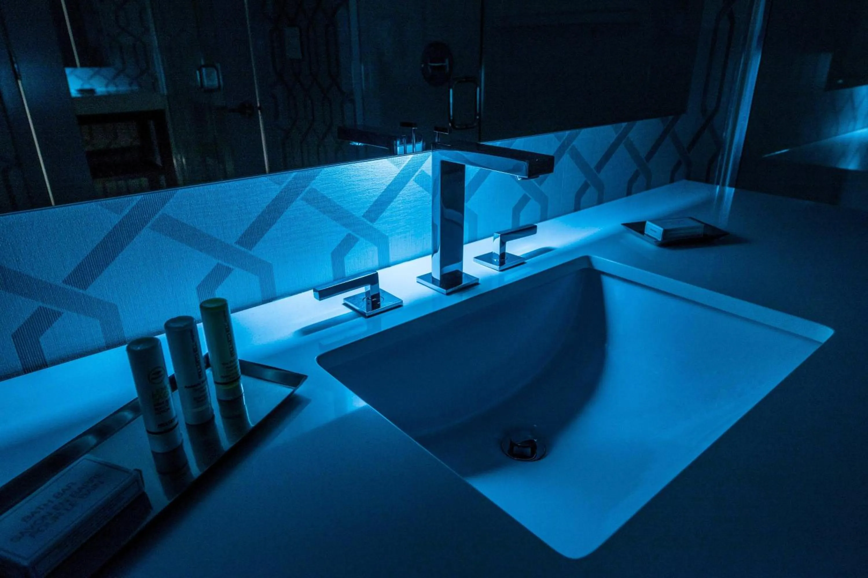 Bathroom in Courtyard by Marriott Edgewater NYC Area