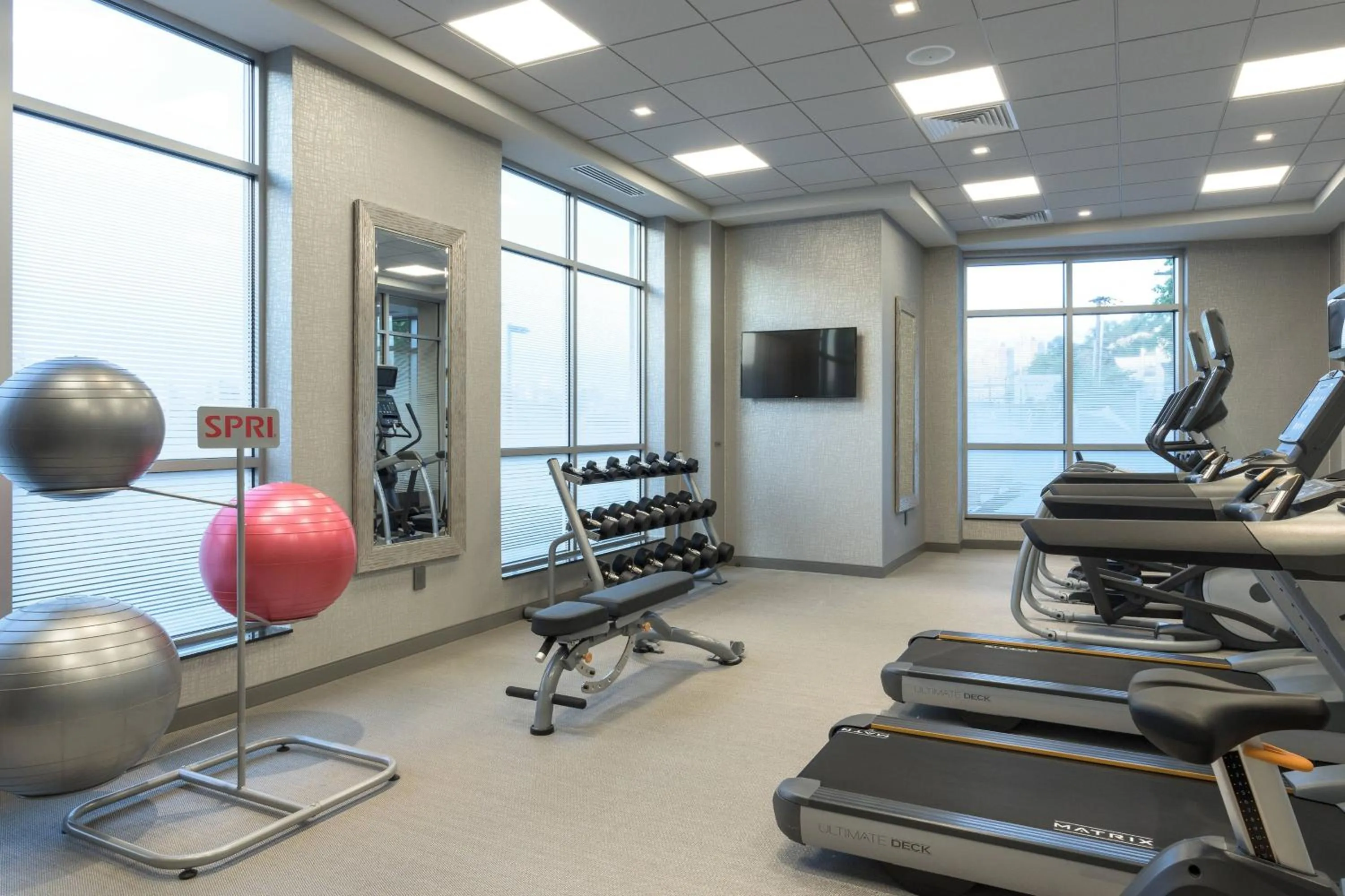 Fitness centre/facilities in Courtyard by Marriott Edgewater NYC Area