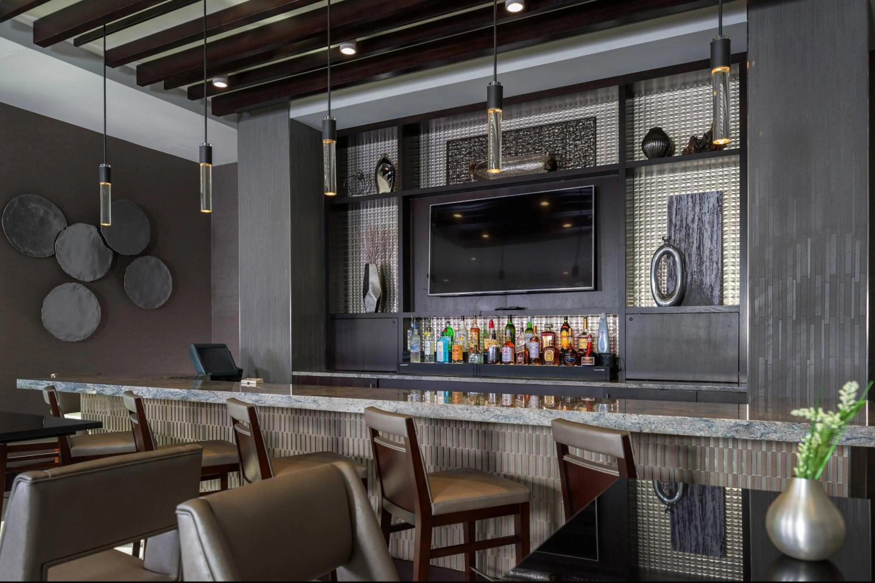 Lounge or bar in Courtyard by Marriott Edgewater NYC Area