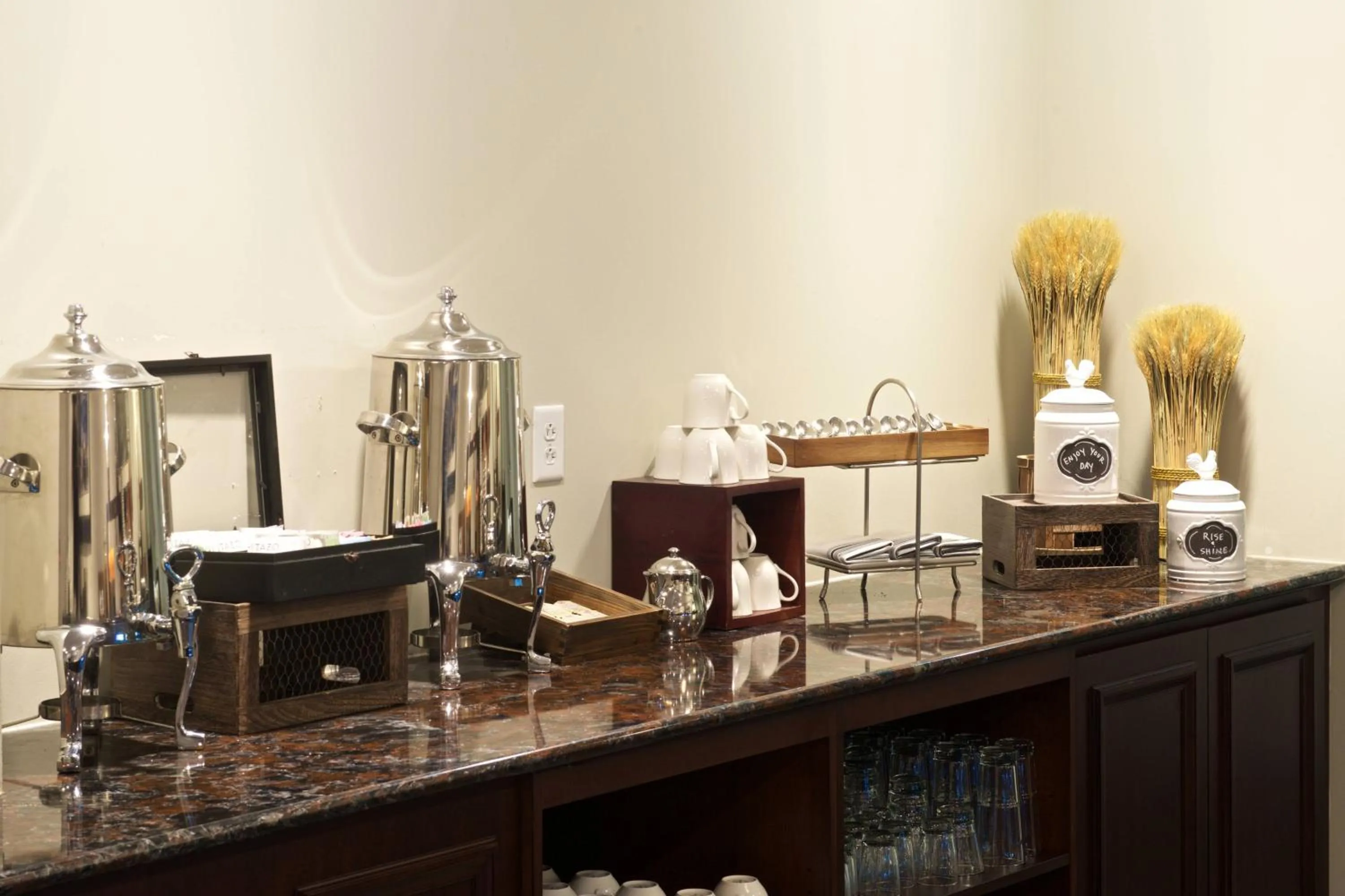 Lounge or bar in Marriott Syracuse Downtown