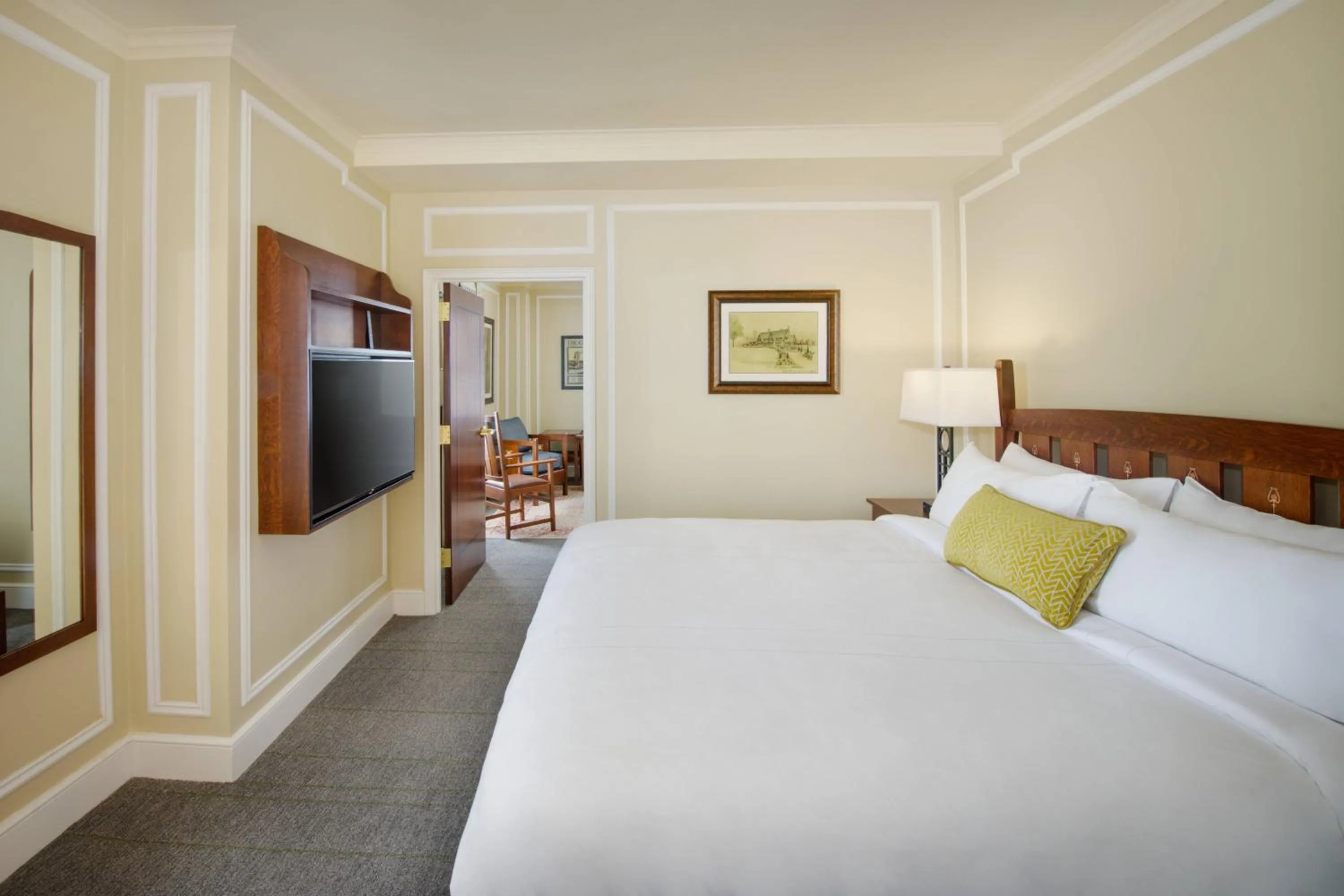 Bedroom, Bed in Marriott Syracuse Downtown