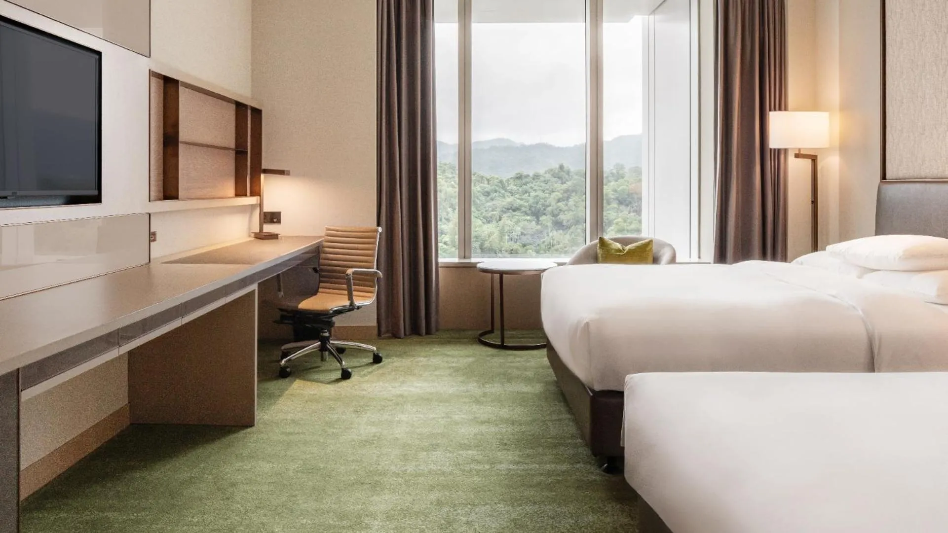 Bed in Courtyard by Marriott Taipei