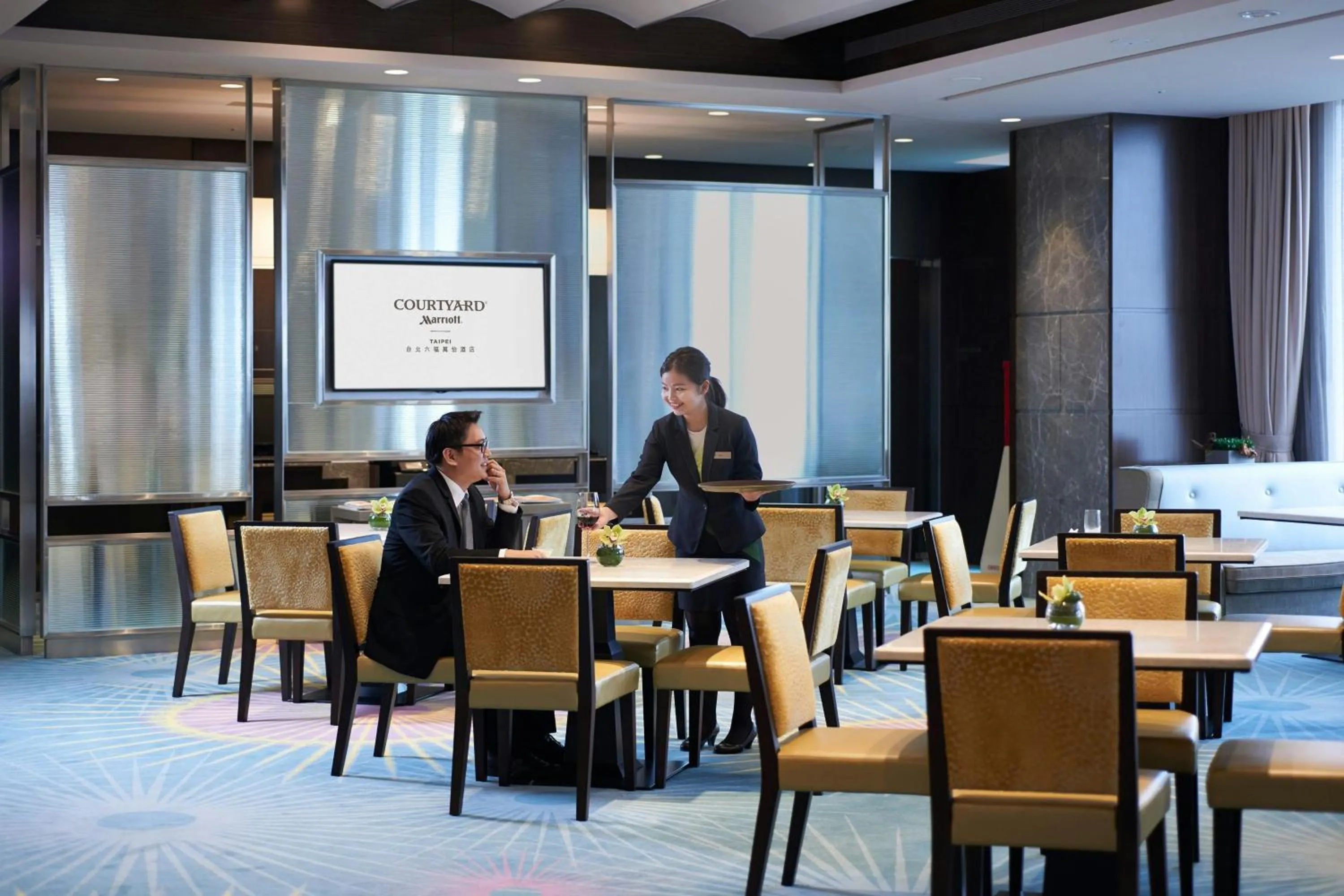 Lounge or bar in Courtyard by Marriott Taipei