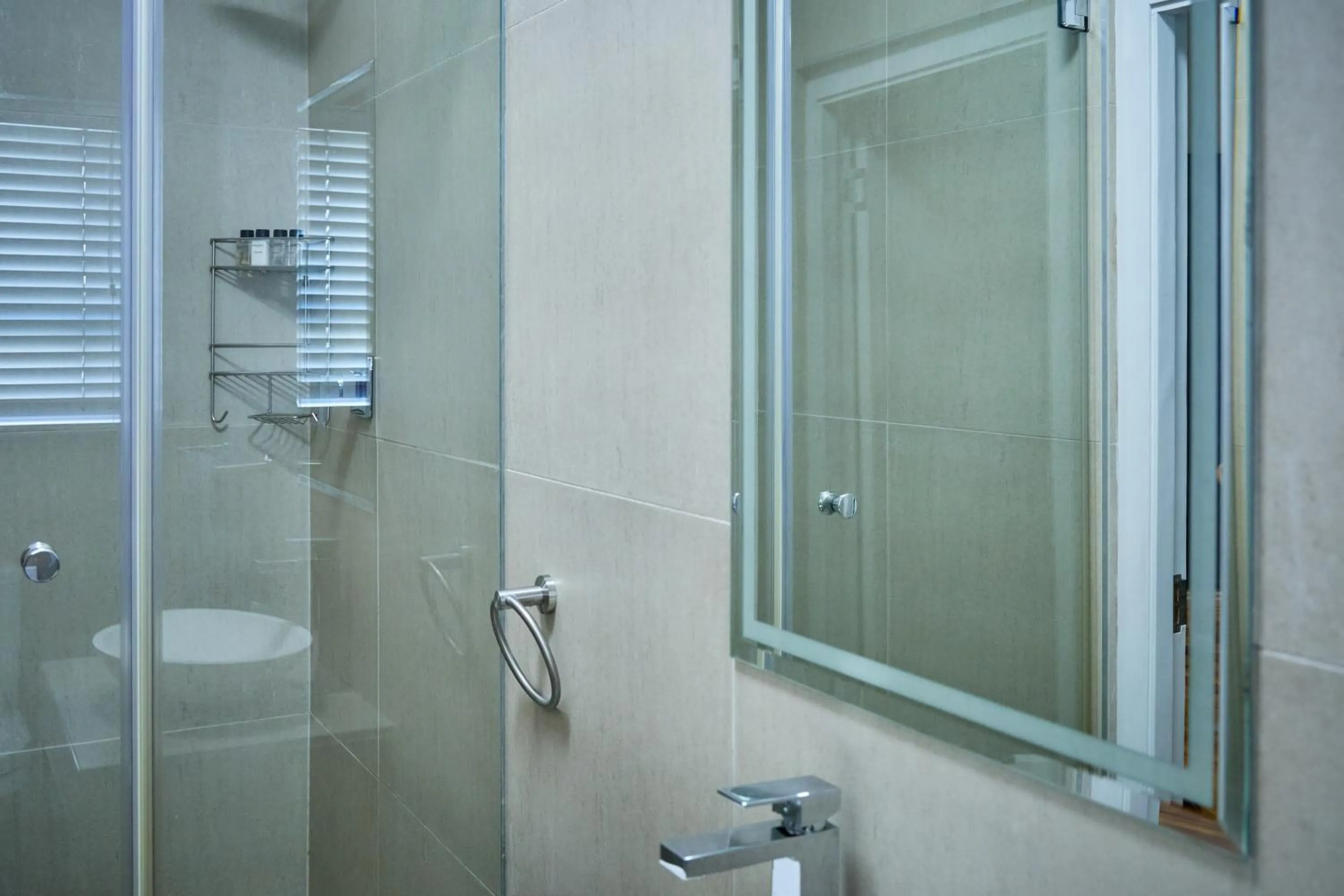 Shower in Atlantic Palms