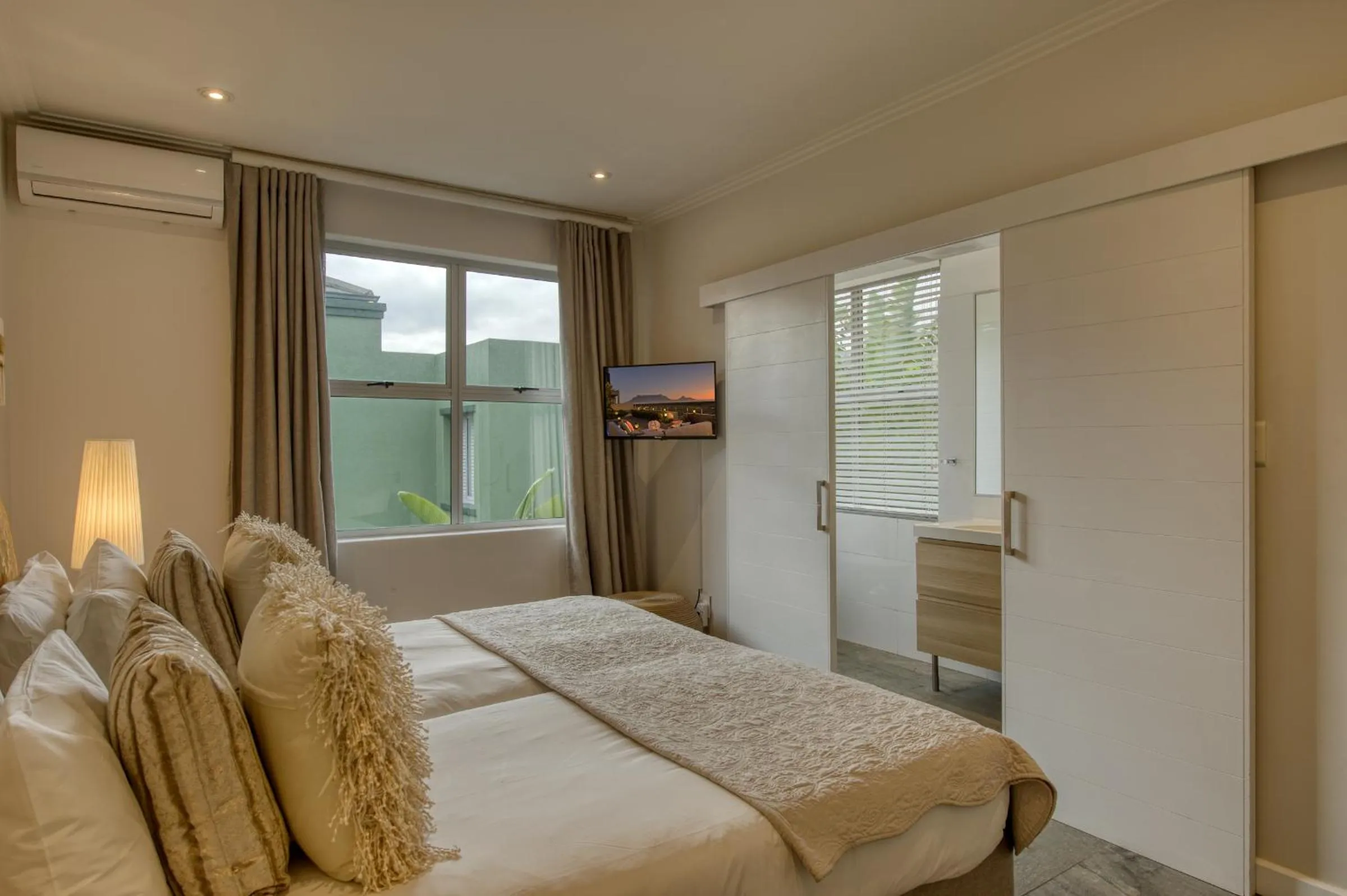 TV and multimedia, Bed in Atlantic Palms