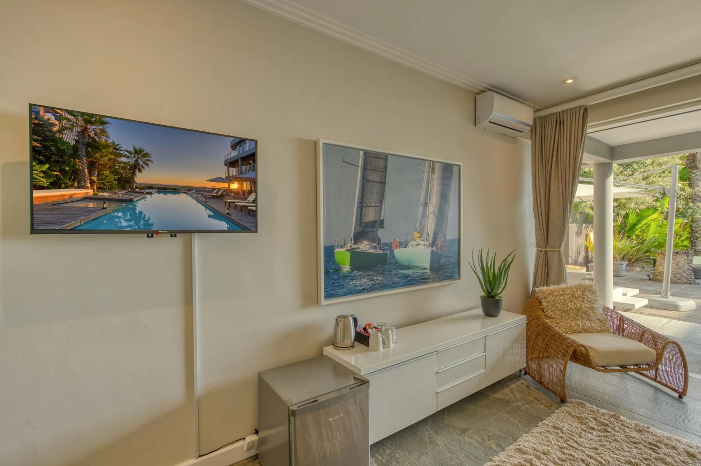 TV and multimedia in Atlantic Palms