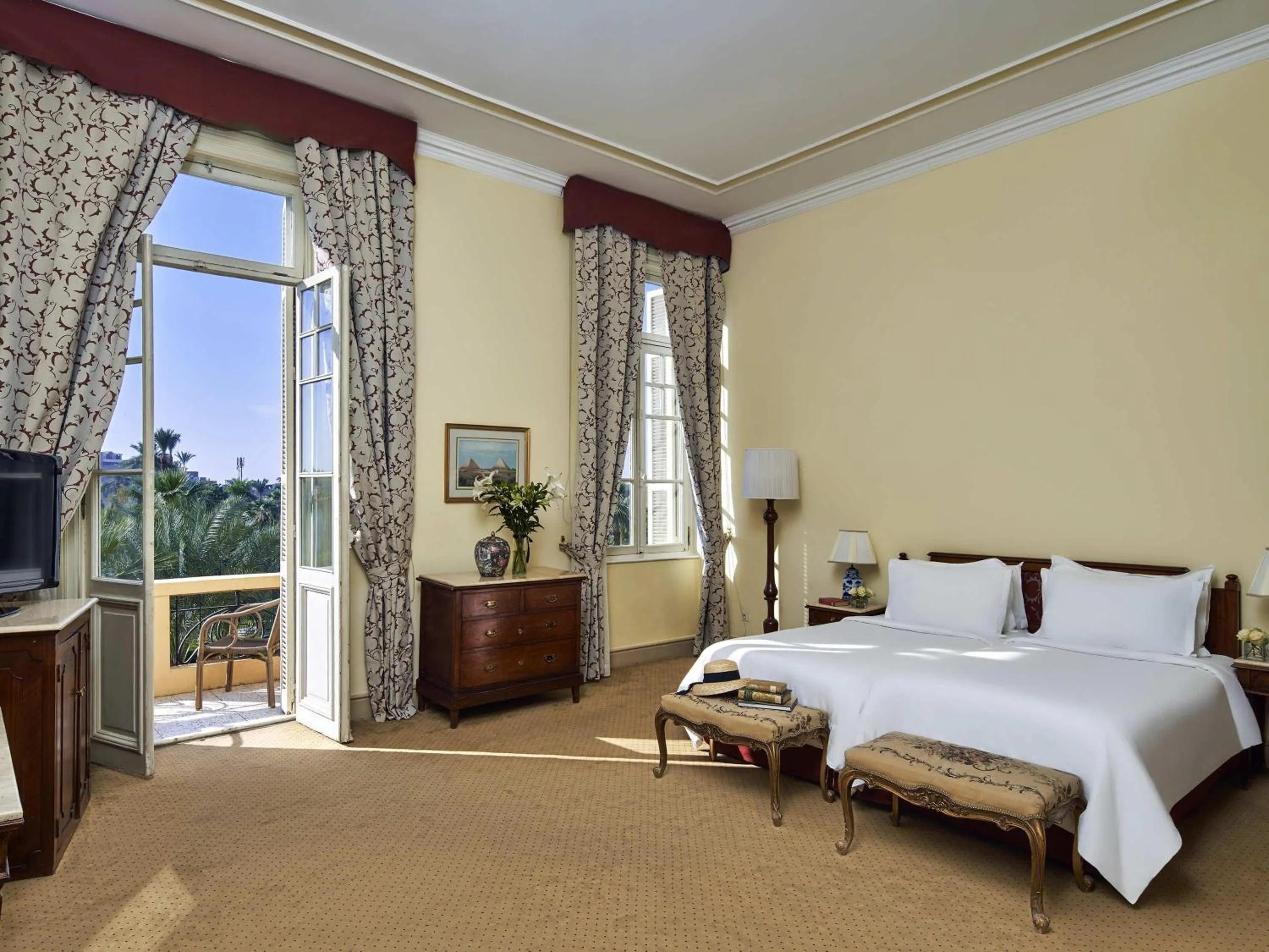 Bedroom, Bed in Sofitel Winter Palace Luxor