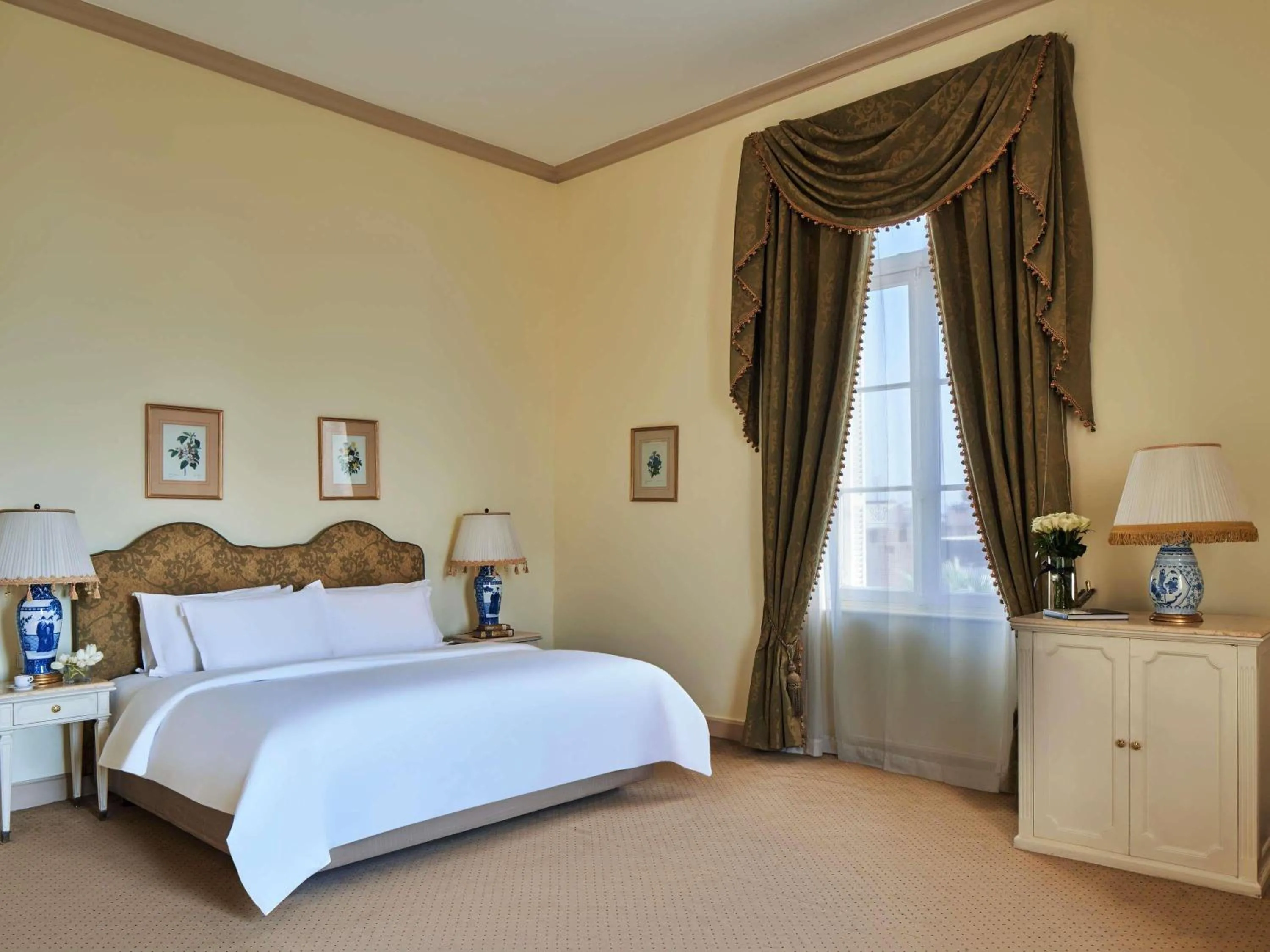 Bedroom, Bed in Sofitel Winter Palace Luxor