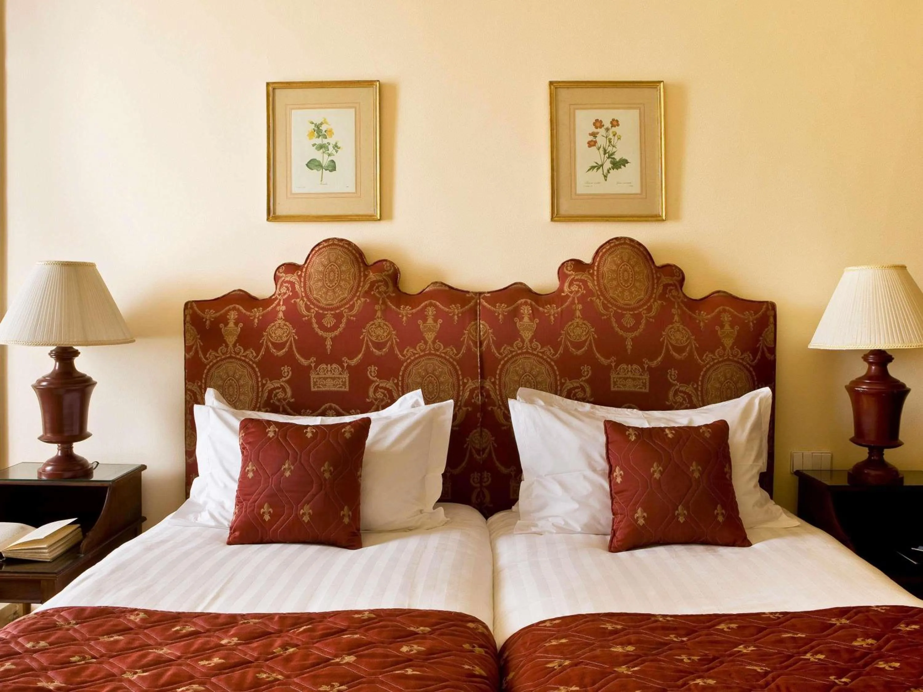 Bedroom, Bed in Sofitel Winter Palace Luxor