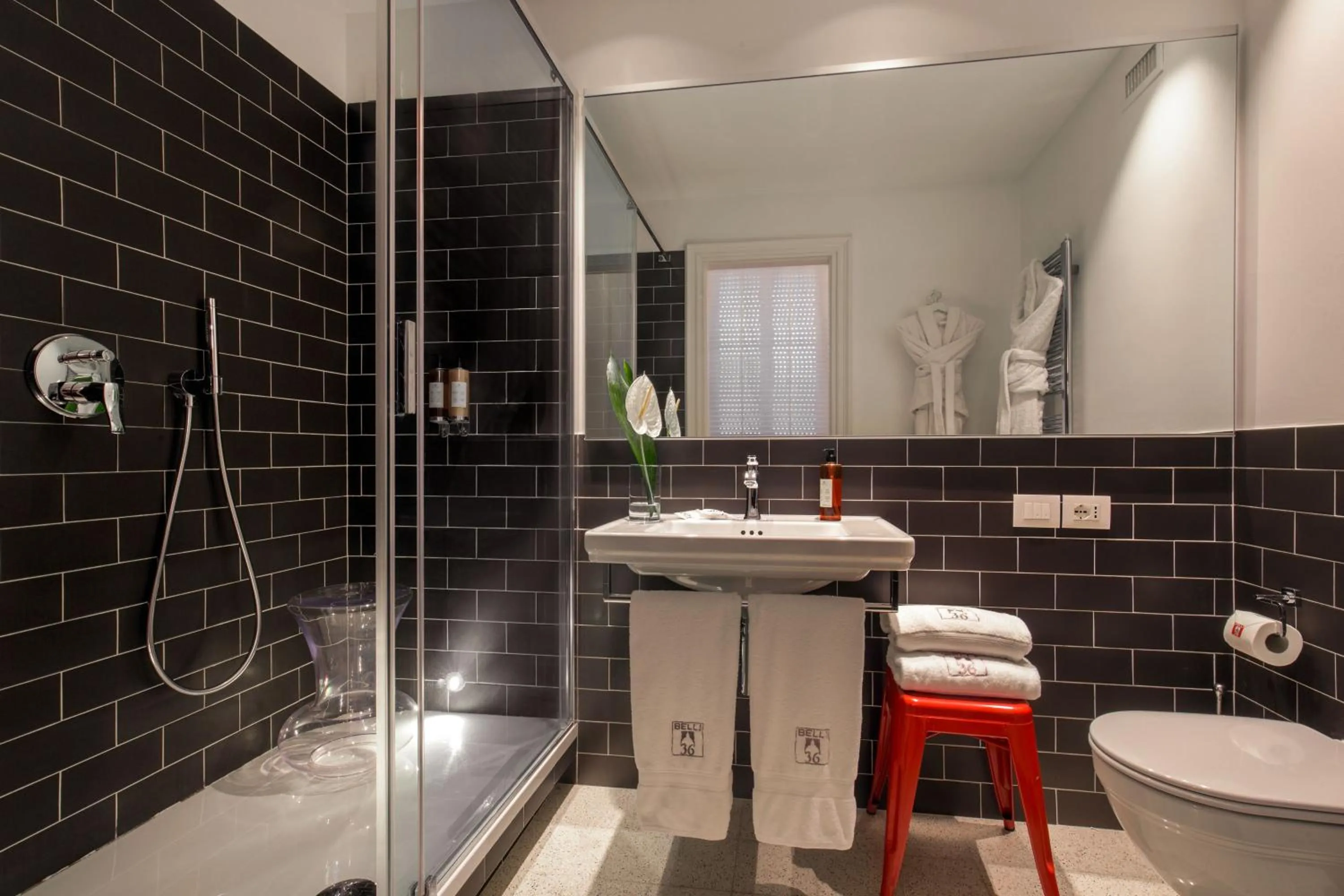 Shower in Belli36rooms near Spanish step and Vatican City