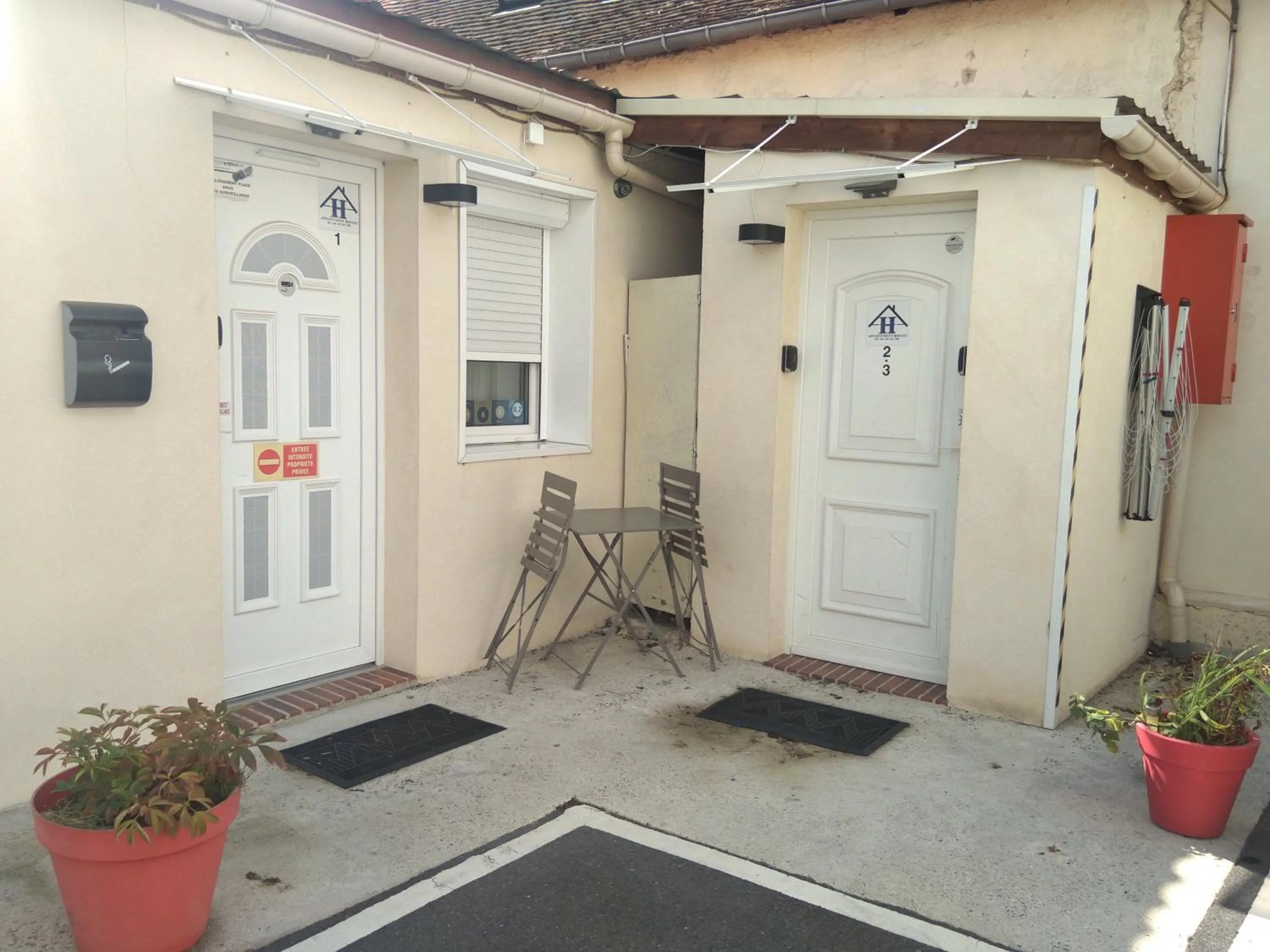 Apartment - single occupancy - Ground Floor in Aéroport paris beauvais Appartement HOULET 10 min à pied aéroport parkingbeauvais longue durée