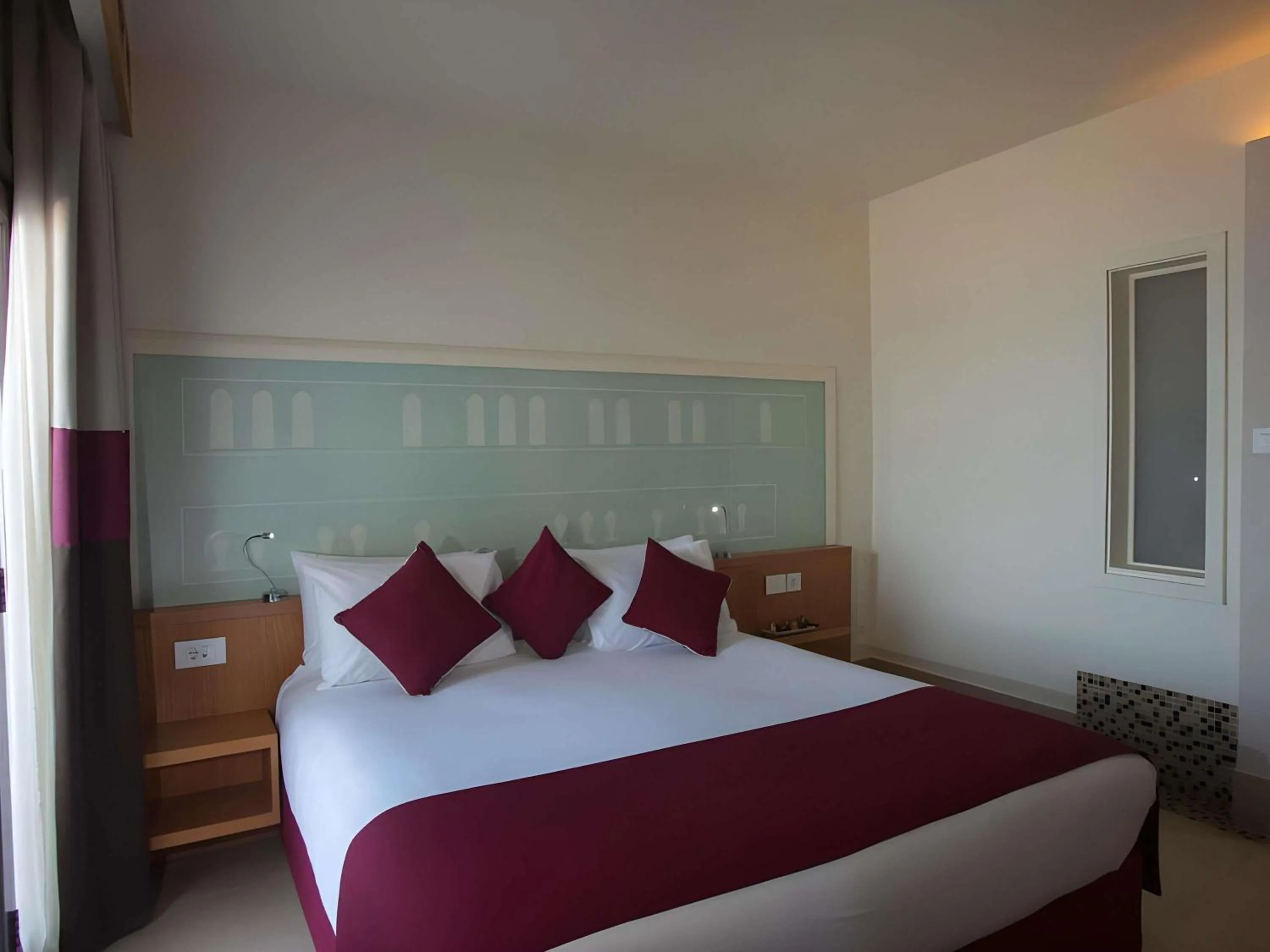 Bedroom, Bed in Mercure Hurghada Hotel