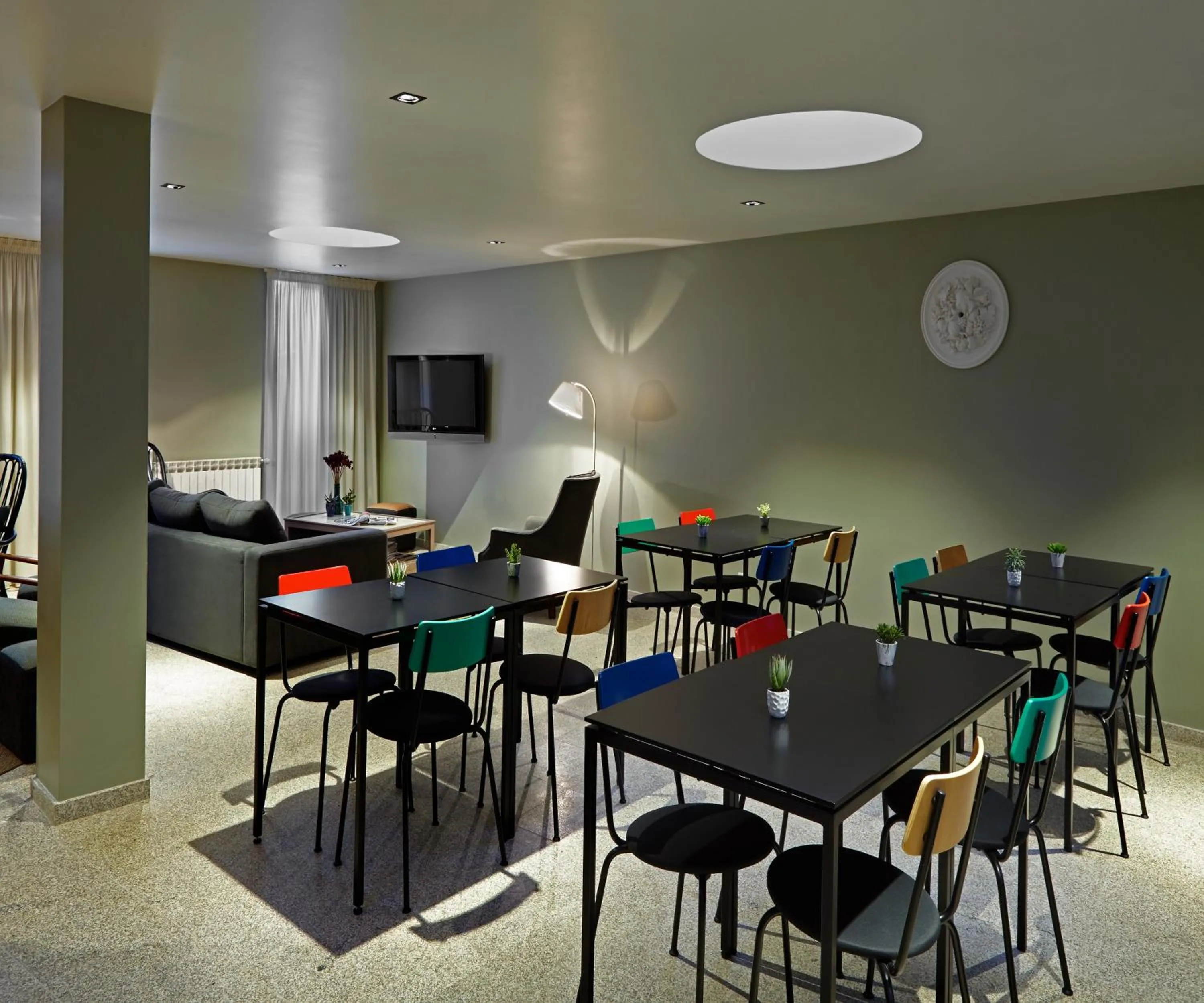 Communal lounge/ TV room in Abrigo da Montanha - Alojamento Familiar