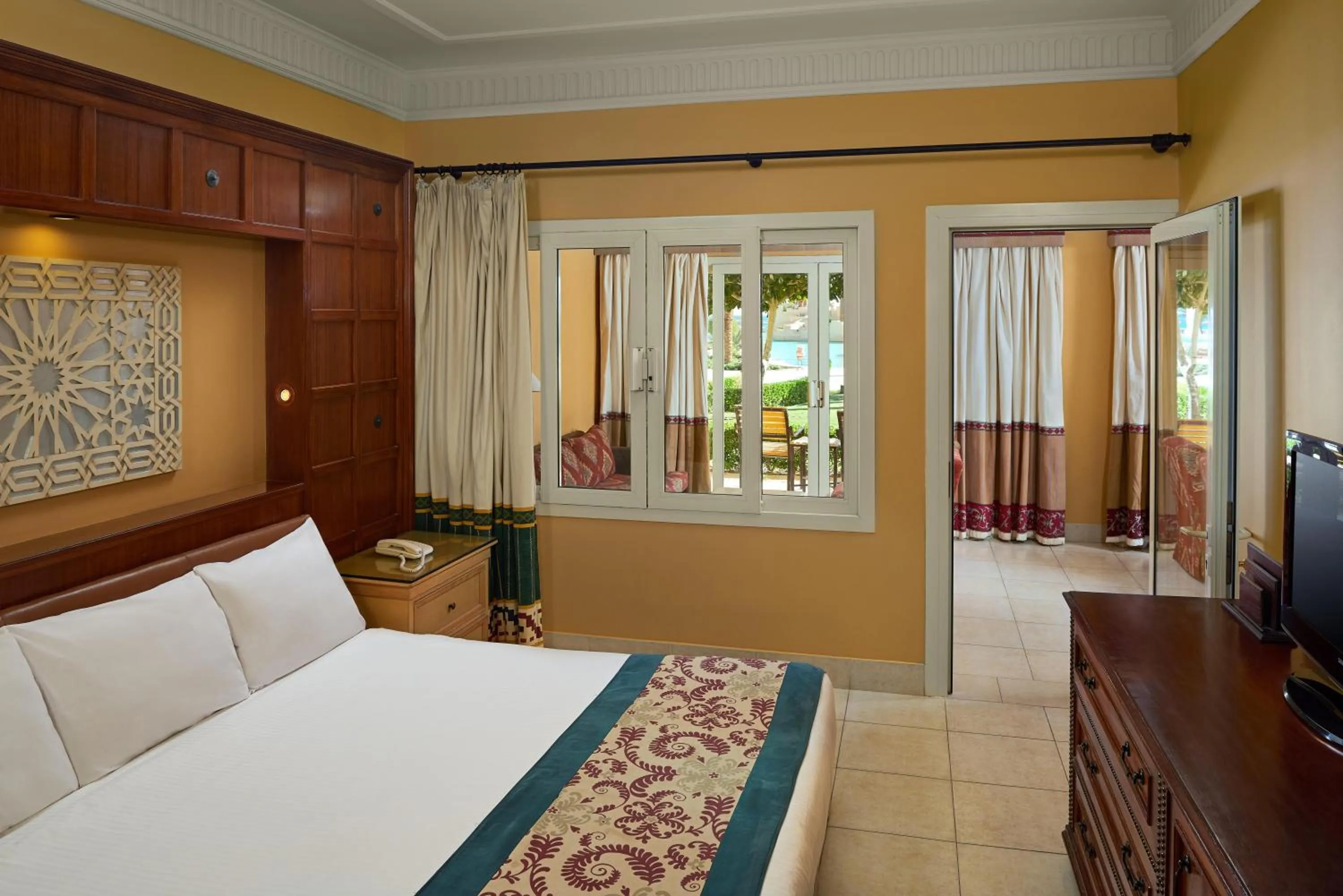 Bed in Mosaique Beach Resort Taba Heights