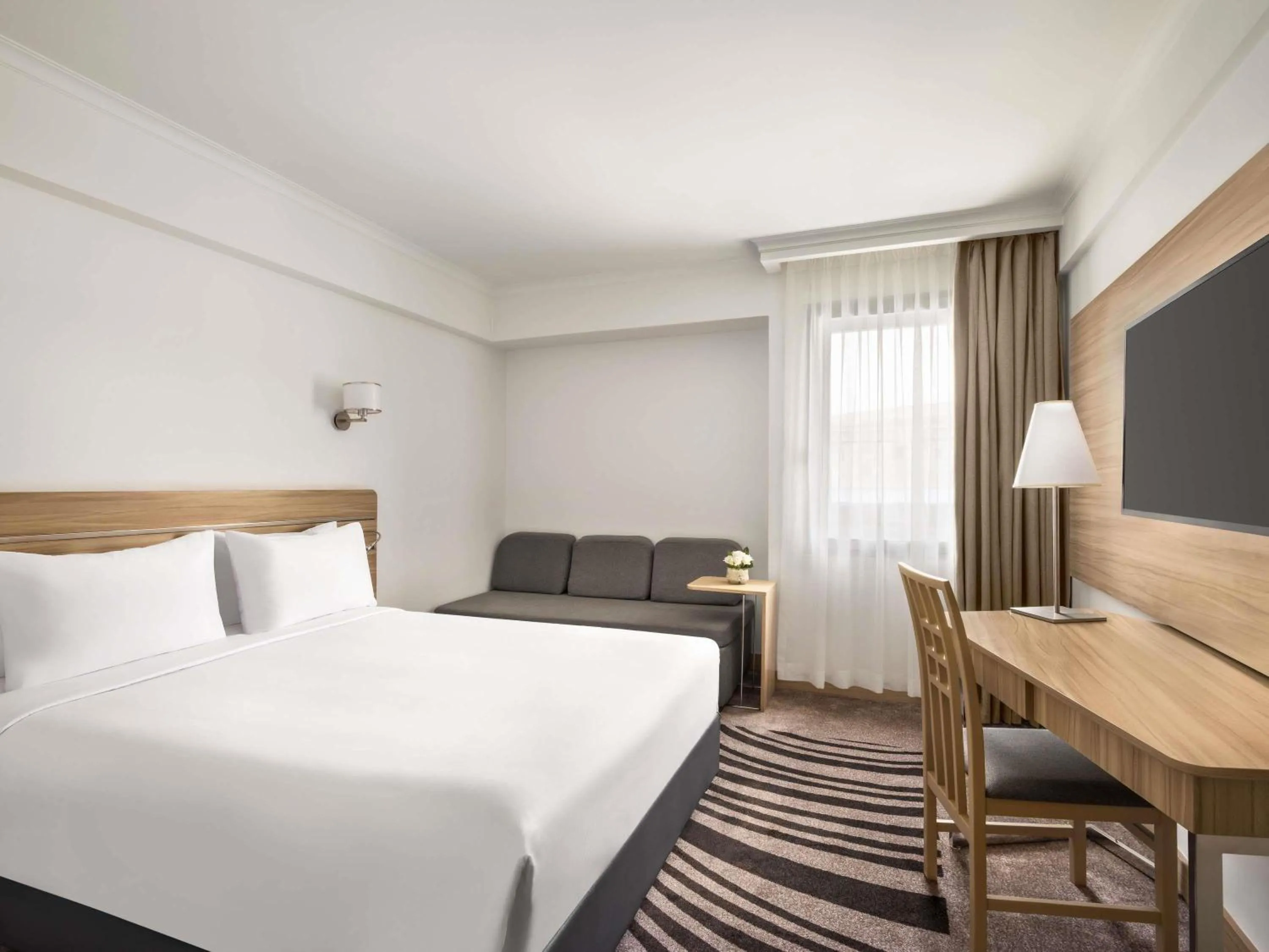 Bedroom, Bed in Novotel Cairo Airport