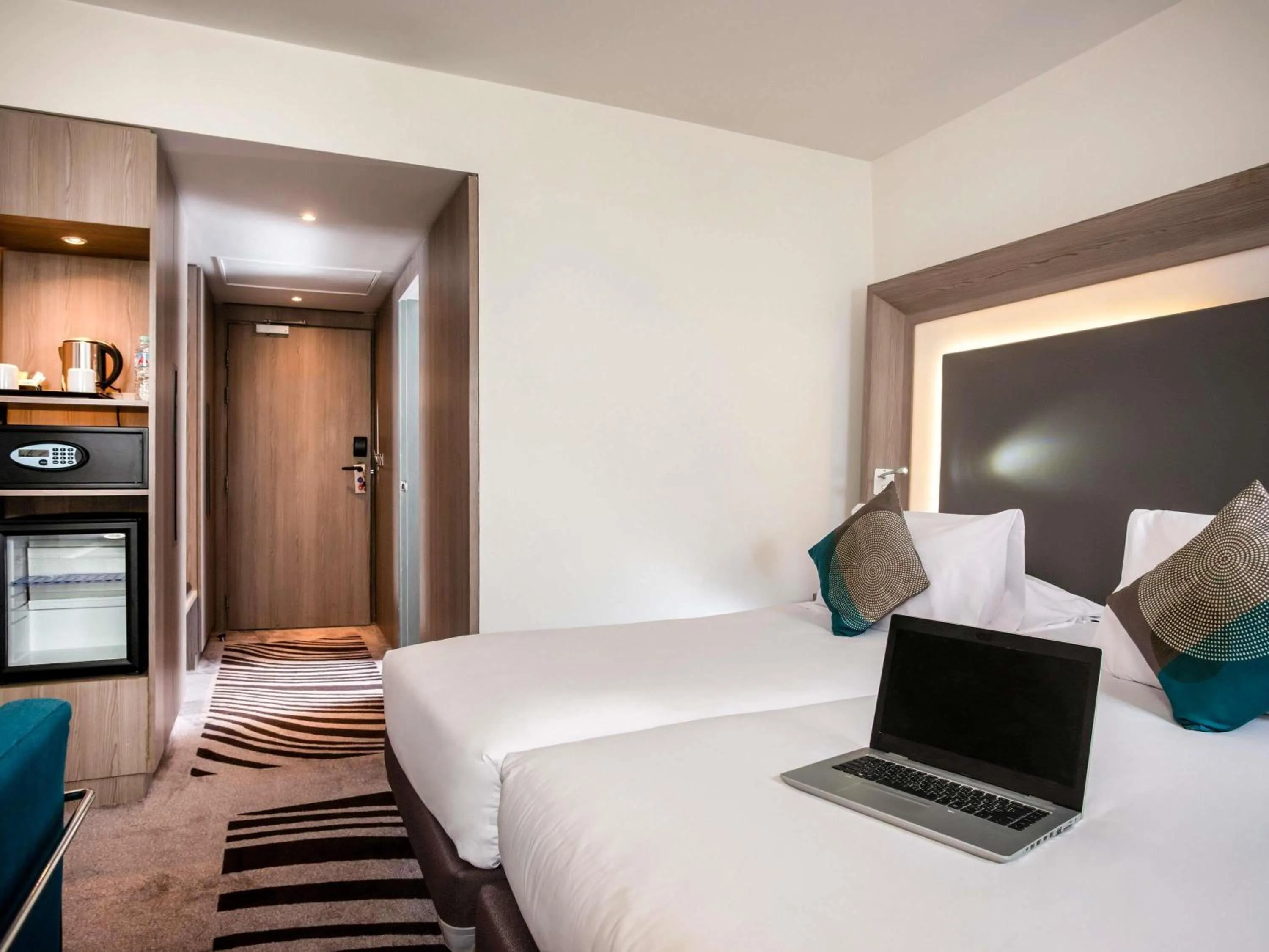 Bedroom, Bed in Novotel Cairo Airport