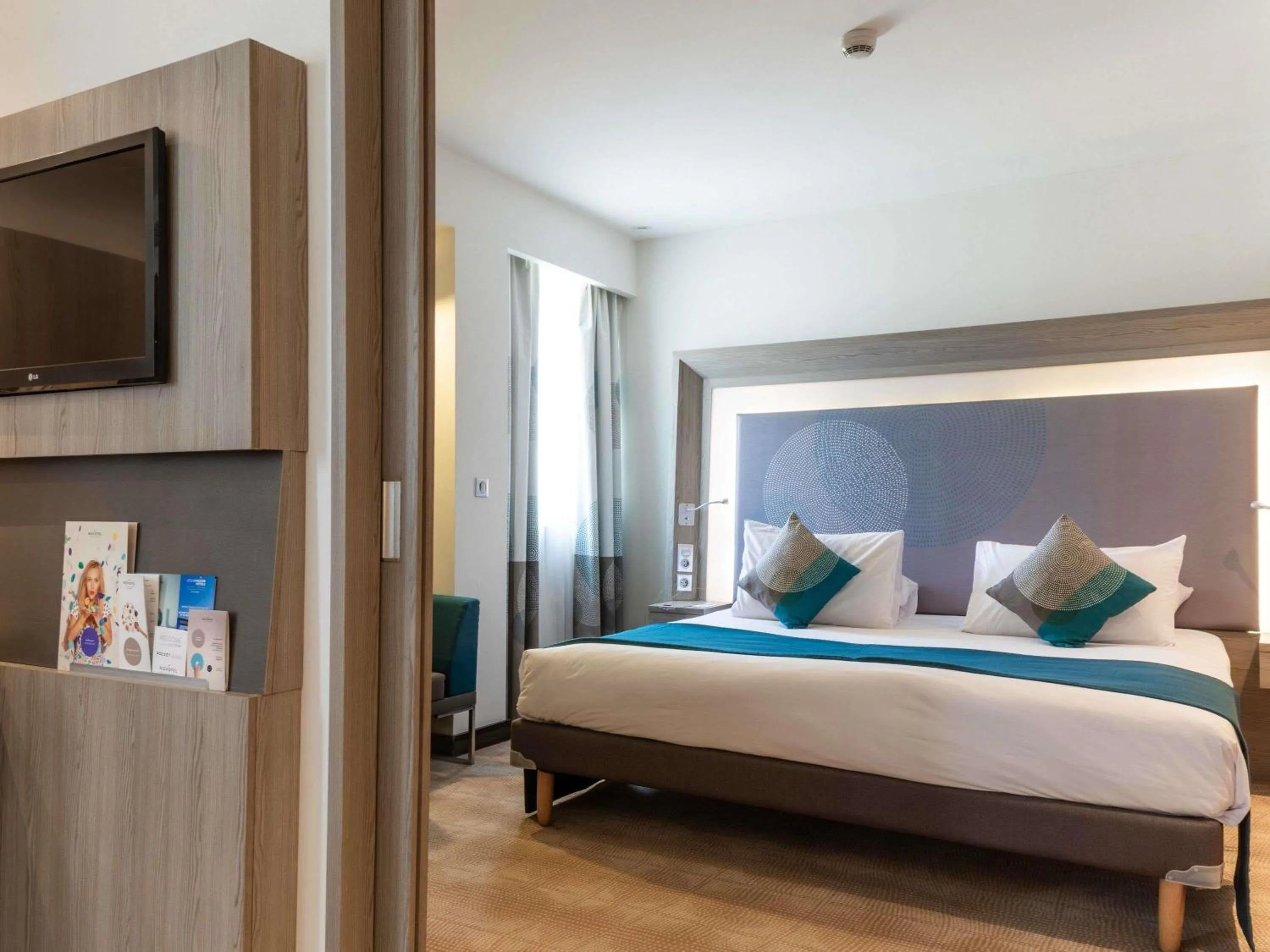 Bedroom, Bed in Novotel Cairo Airport