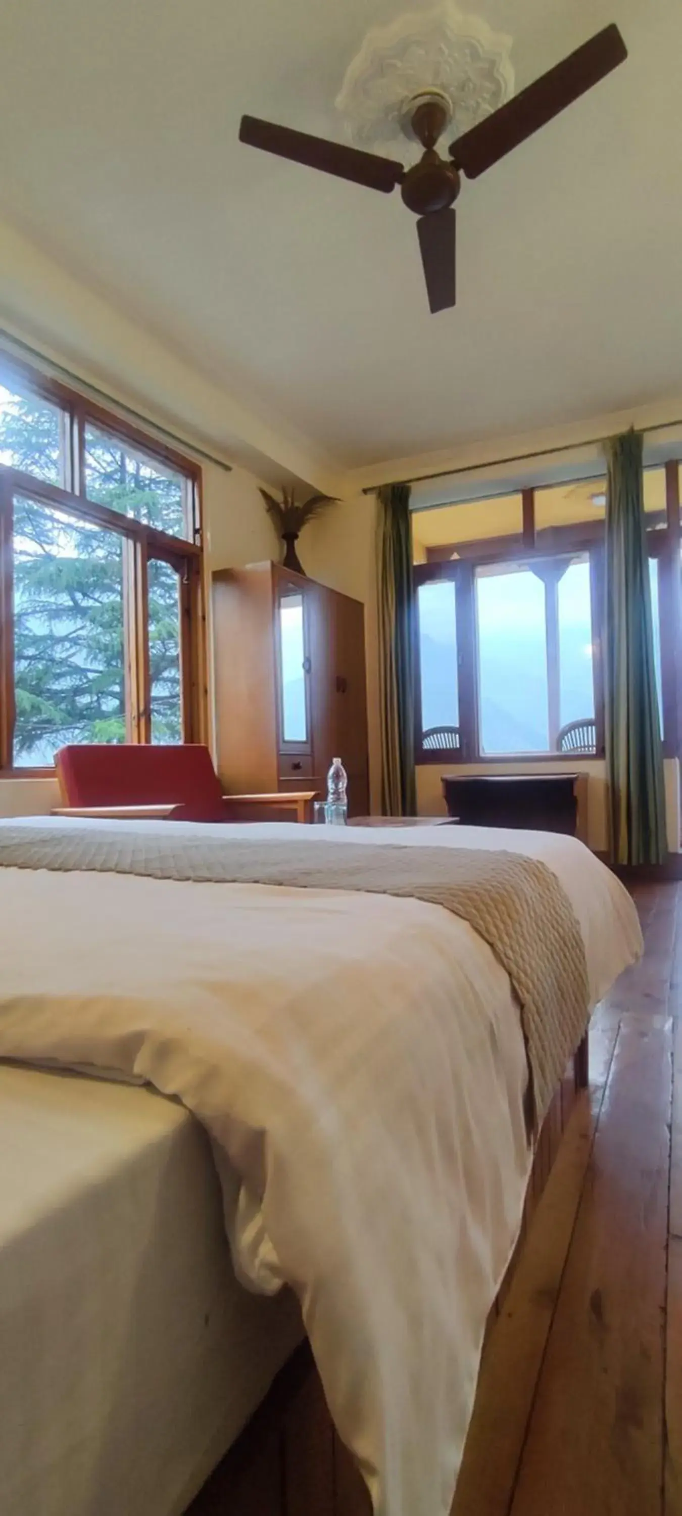 Double Room with Mountain View in Soham's Chateau De Naggar - Manali Double Room with Mountain View in Soham's Chateau De Naggar - Manali