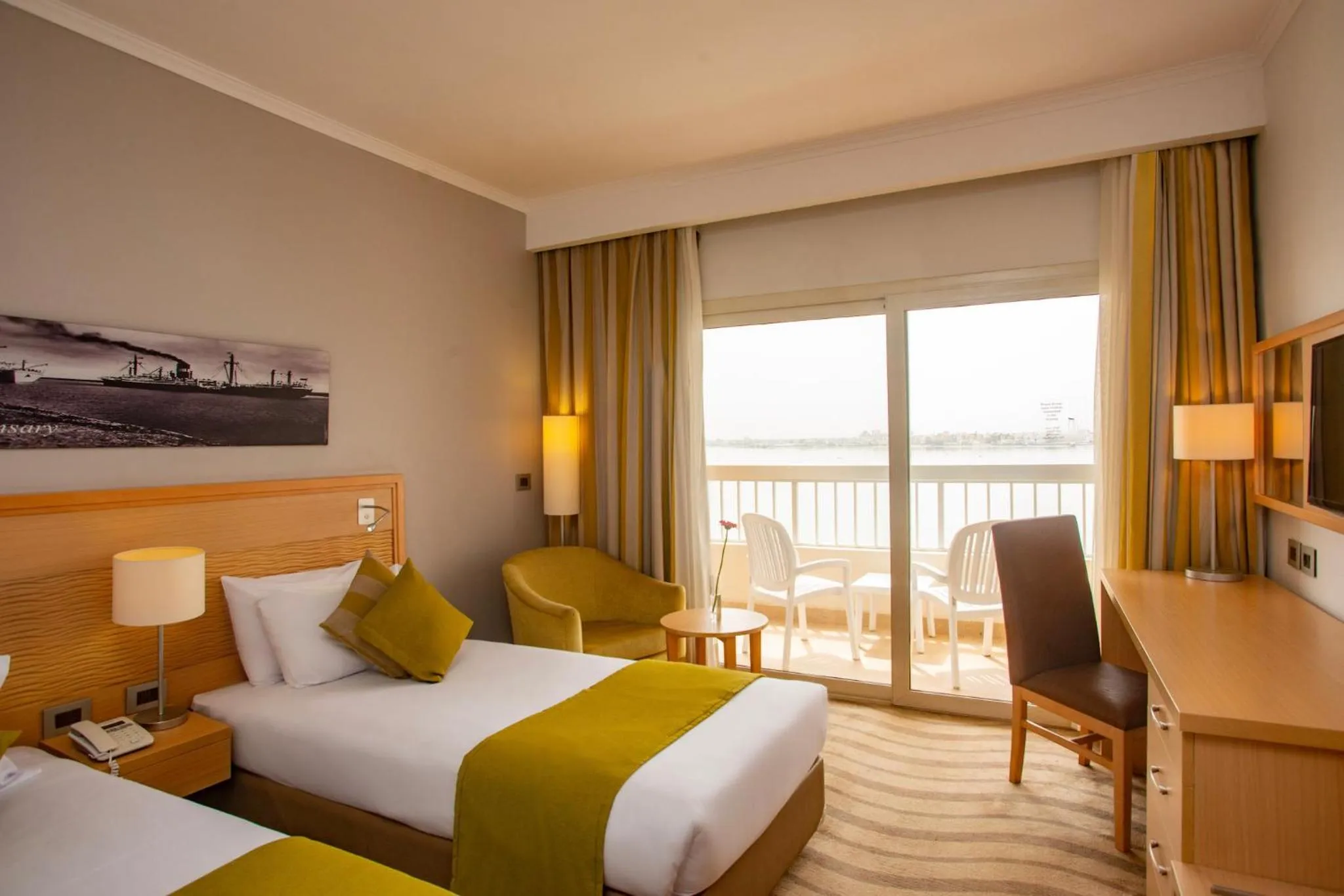 Photo of the whole room, Bed in Mercure Ismailia Forsan Island