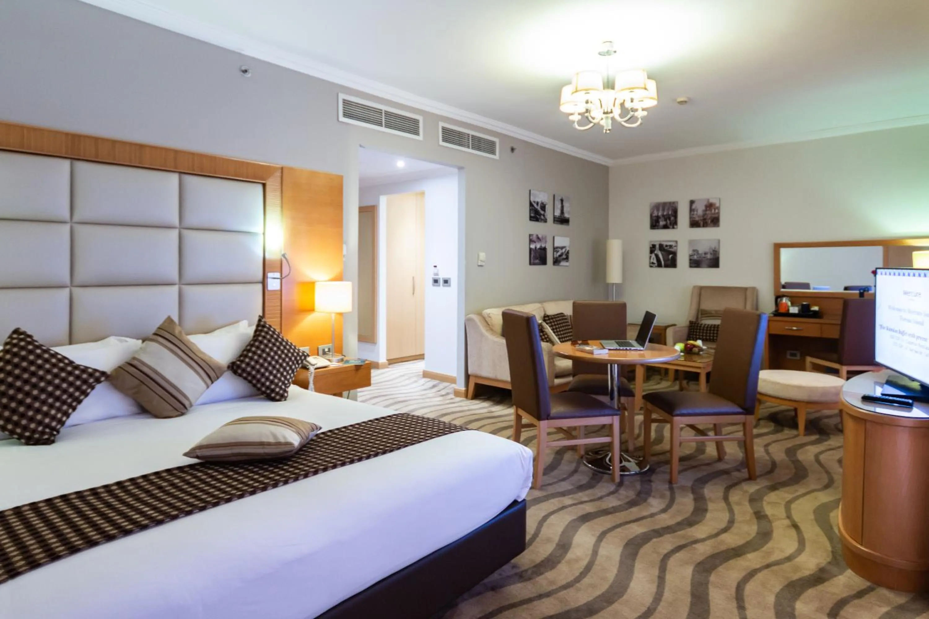 Photo of the whole room, Bed in Mercure Ismailia Forsan Island