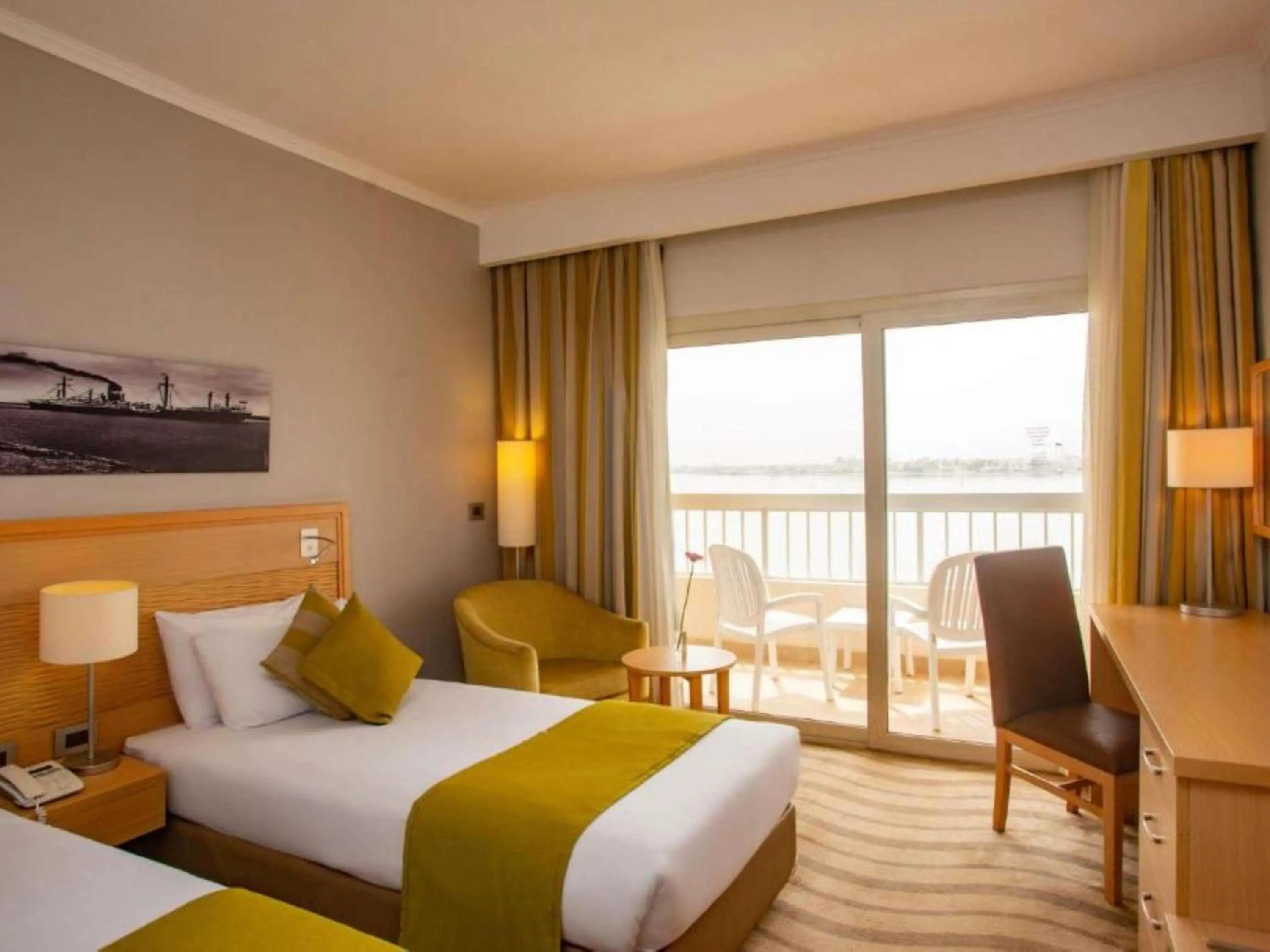 Bedroom, Bed in Mercure Ismailia Forsan Island