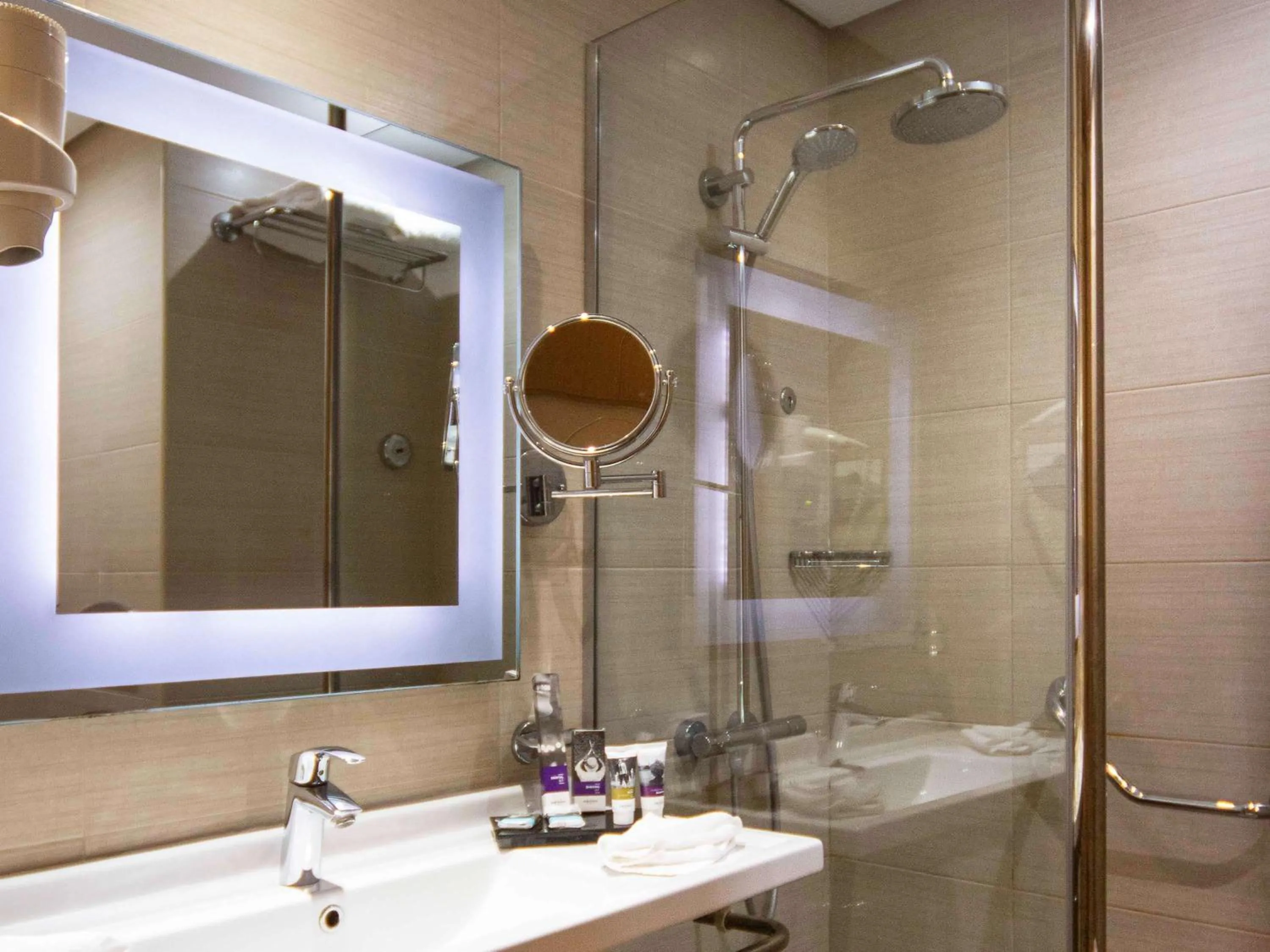 Photo of the whole room in Mercure Ismailia Forsan Island