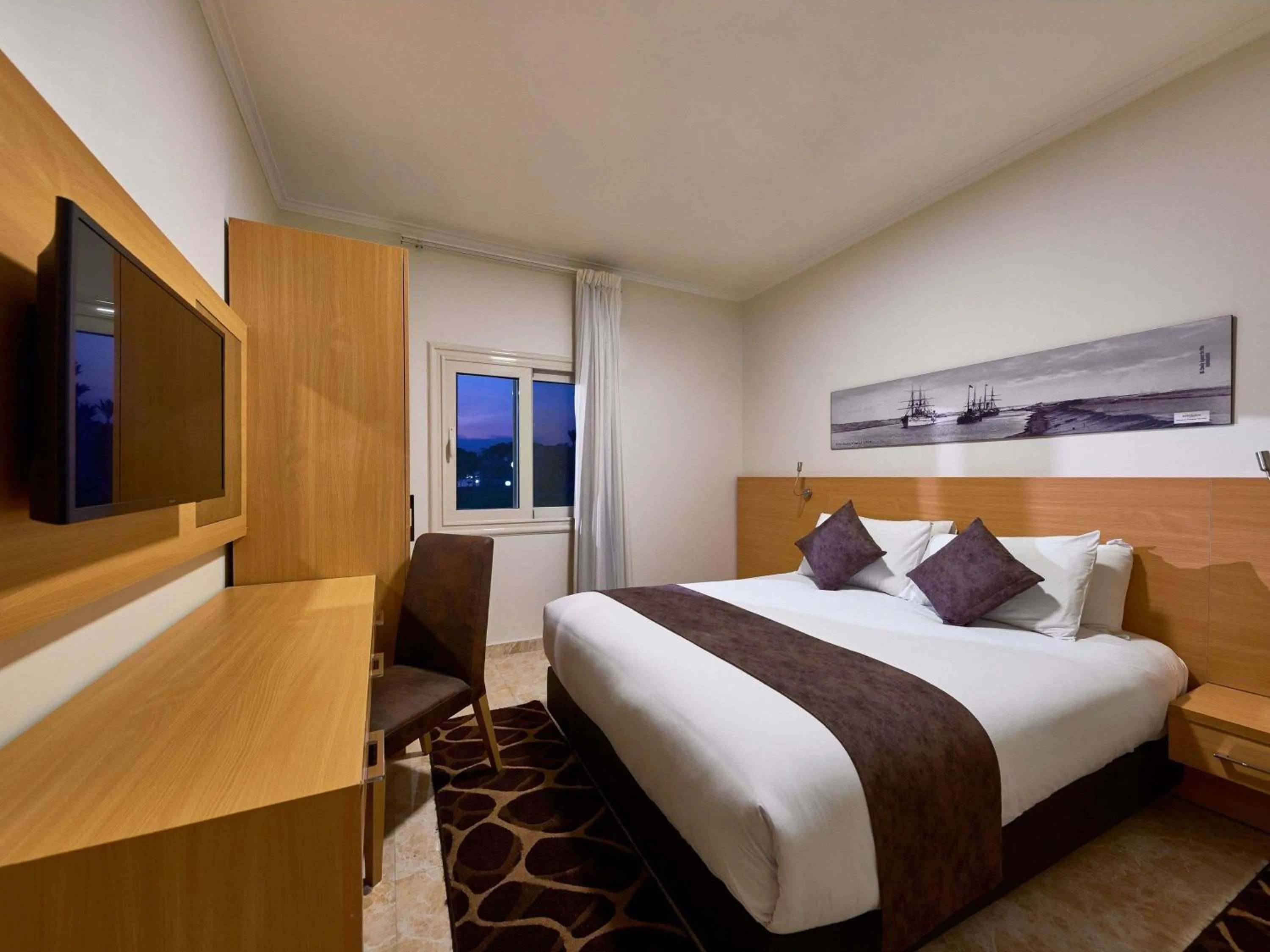 Bedroom, Bed in Mercure Ismailia Forsan Island