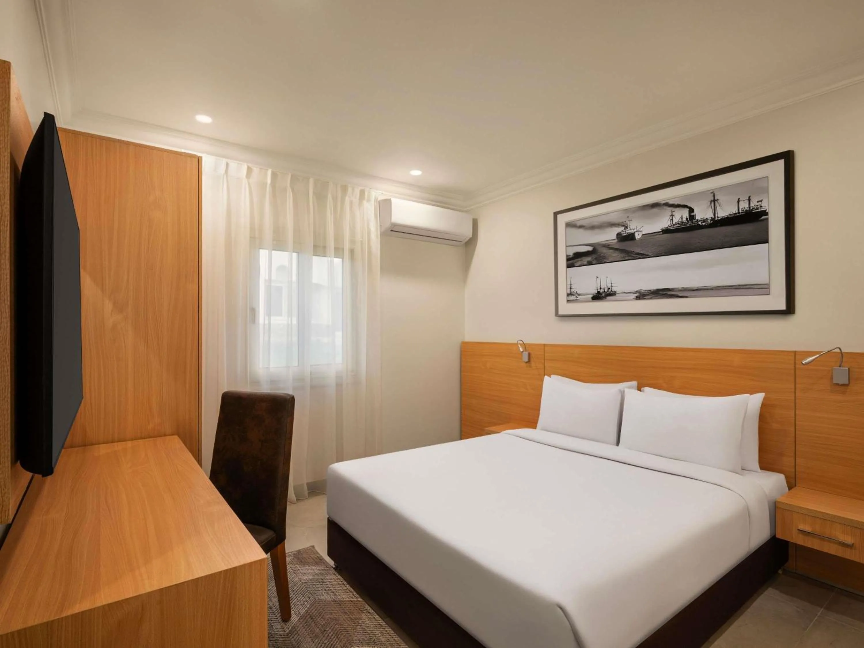 Bedroom, Bed in Mercure Ismailia Forsan Island