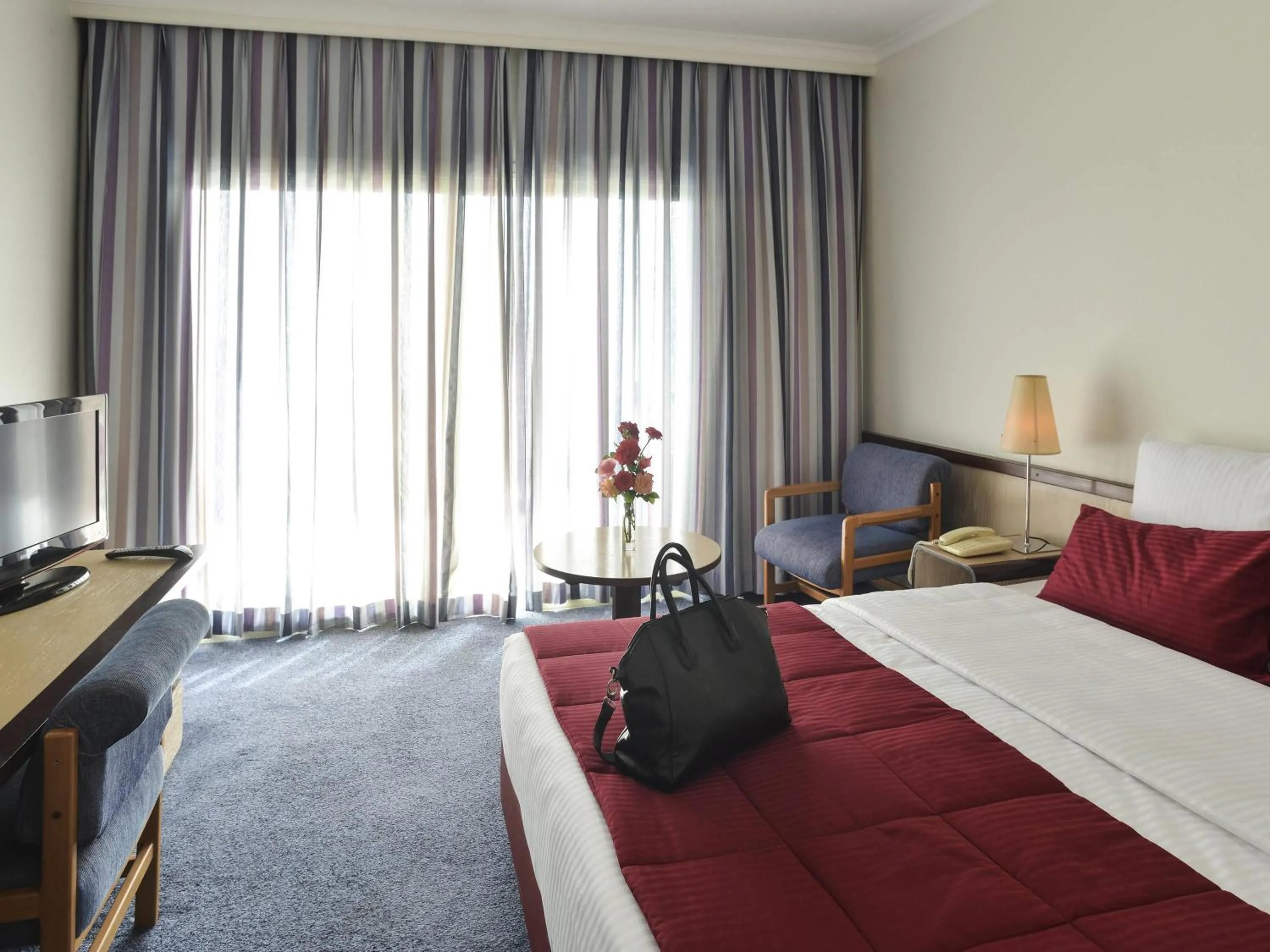 Bedroom, Bed in Mercure Ismailia Forsan Island