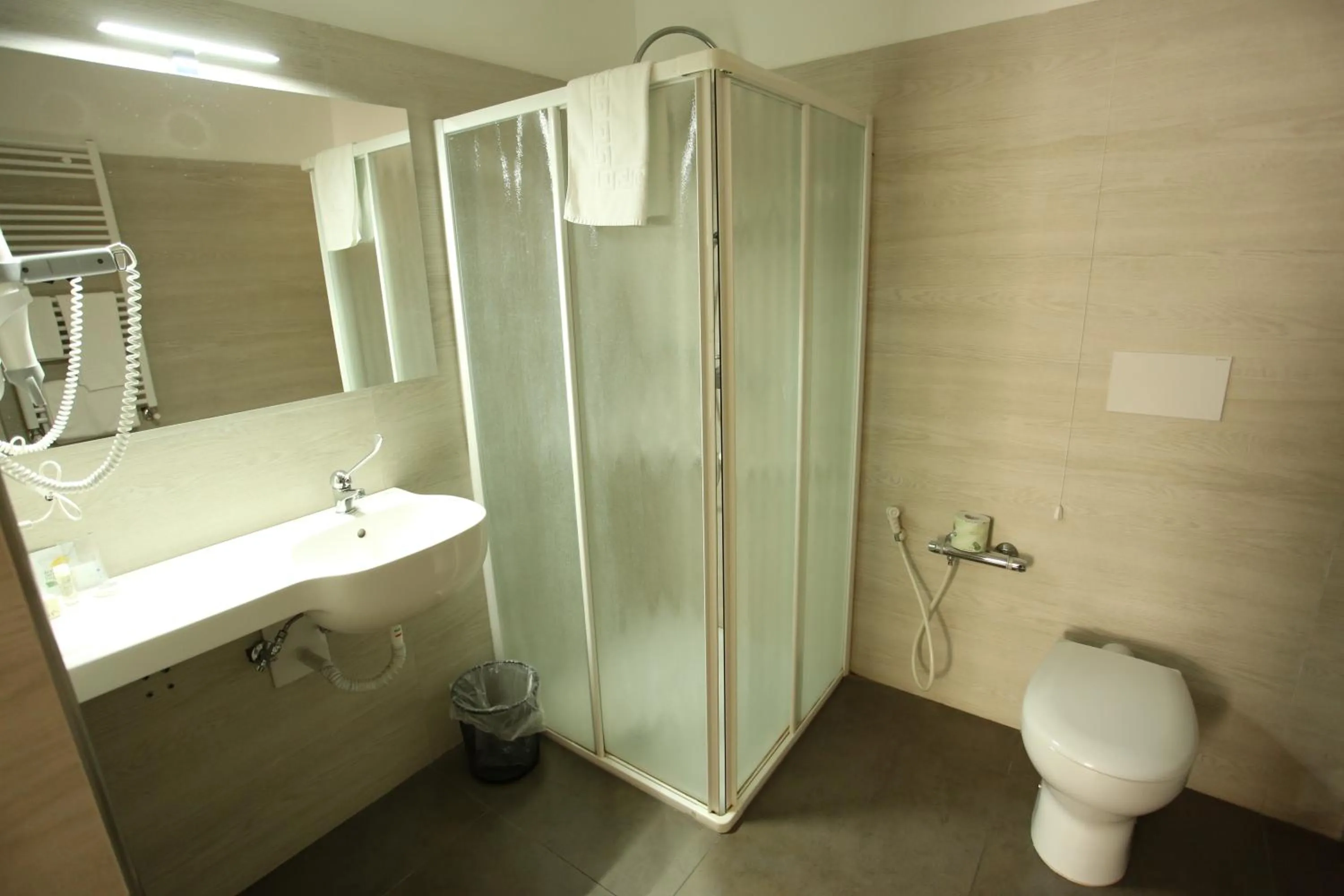 Bathroom in Hotel Eubea