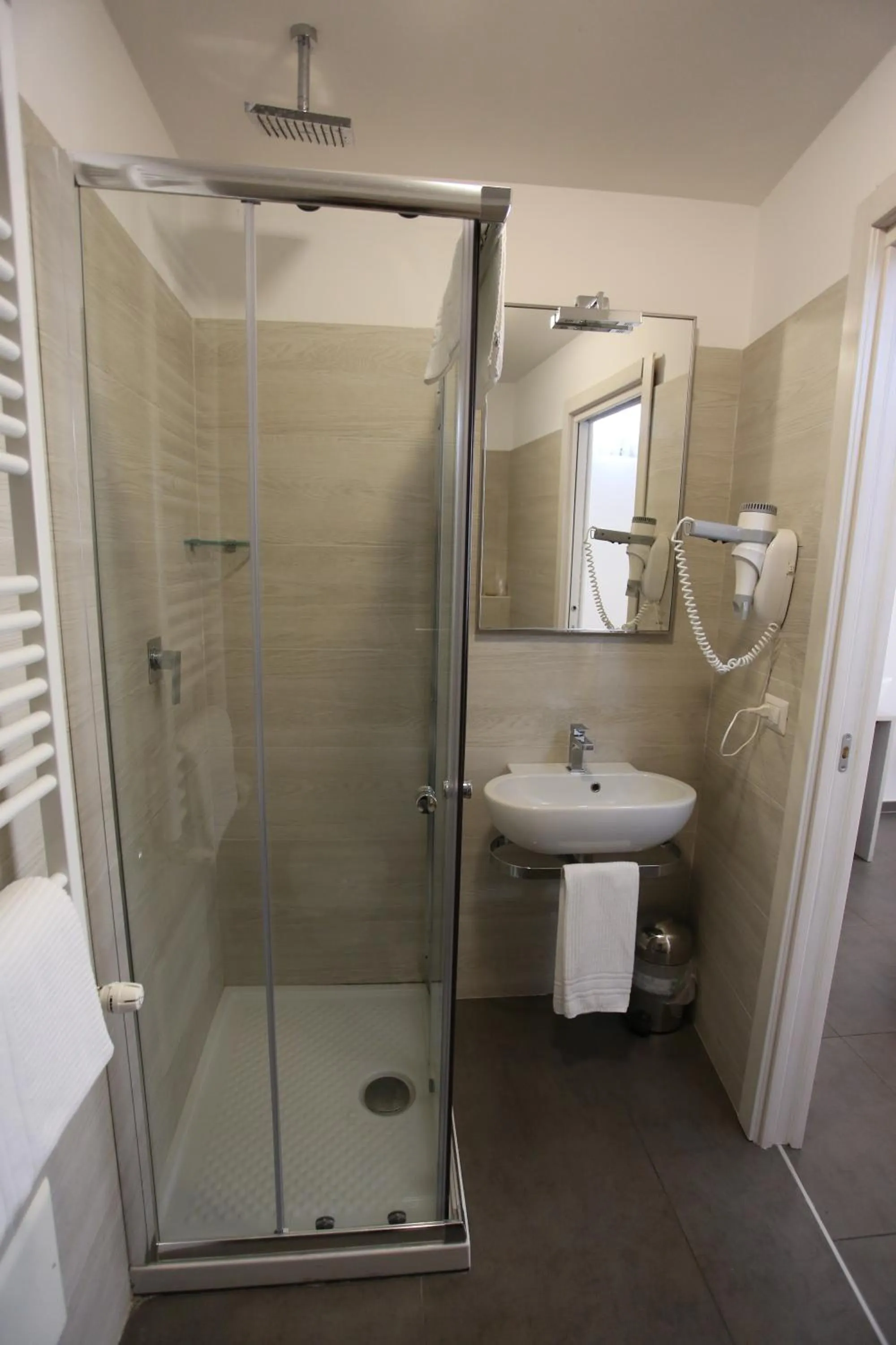 Shower in Hotel Eubea