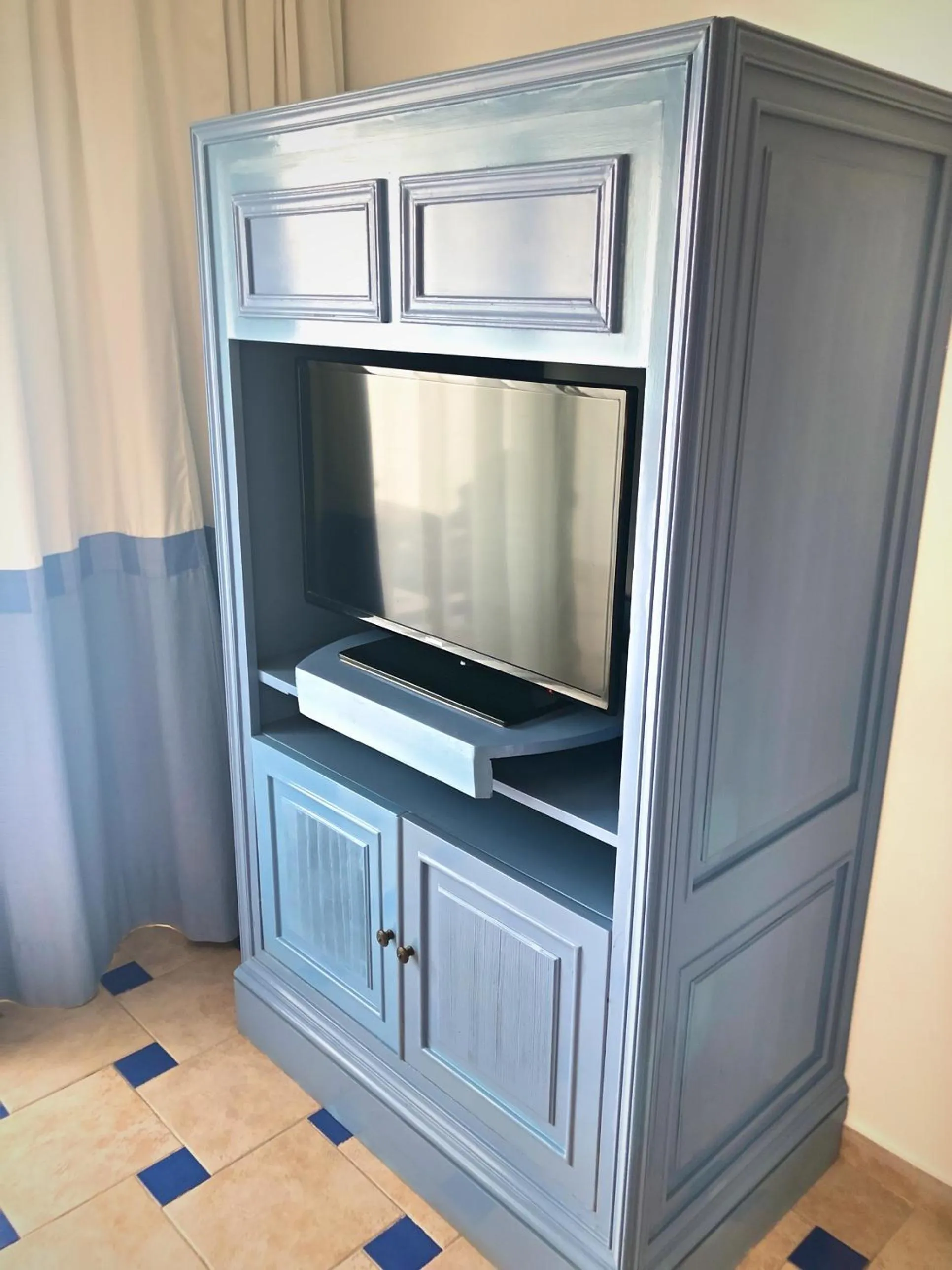 TV and multimedia in Sheraton Sharm Hotel, Resort, Villas & Spa