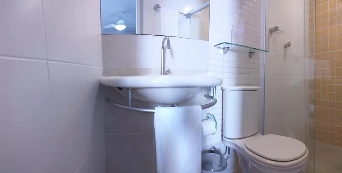 Bathroom in Airport Pousada