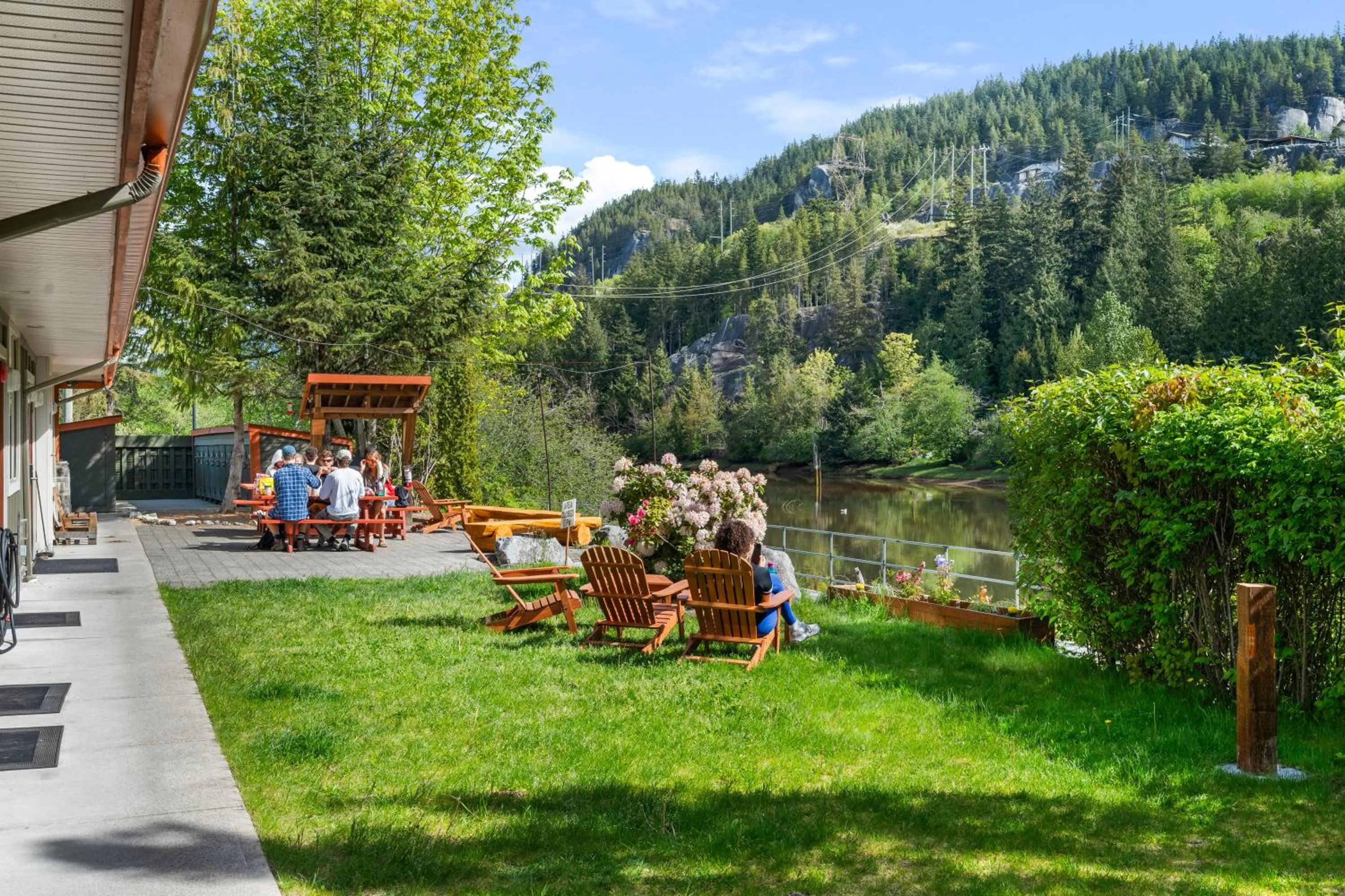 Property building in Squamish Adventure Inn