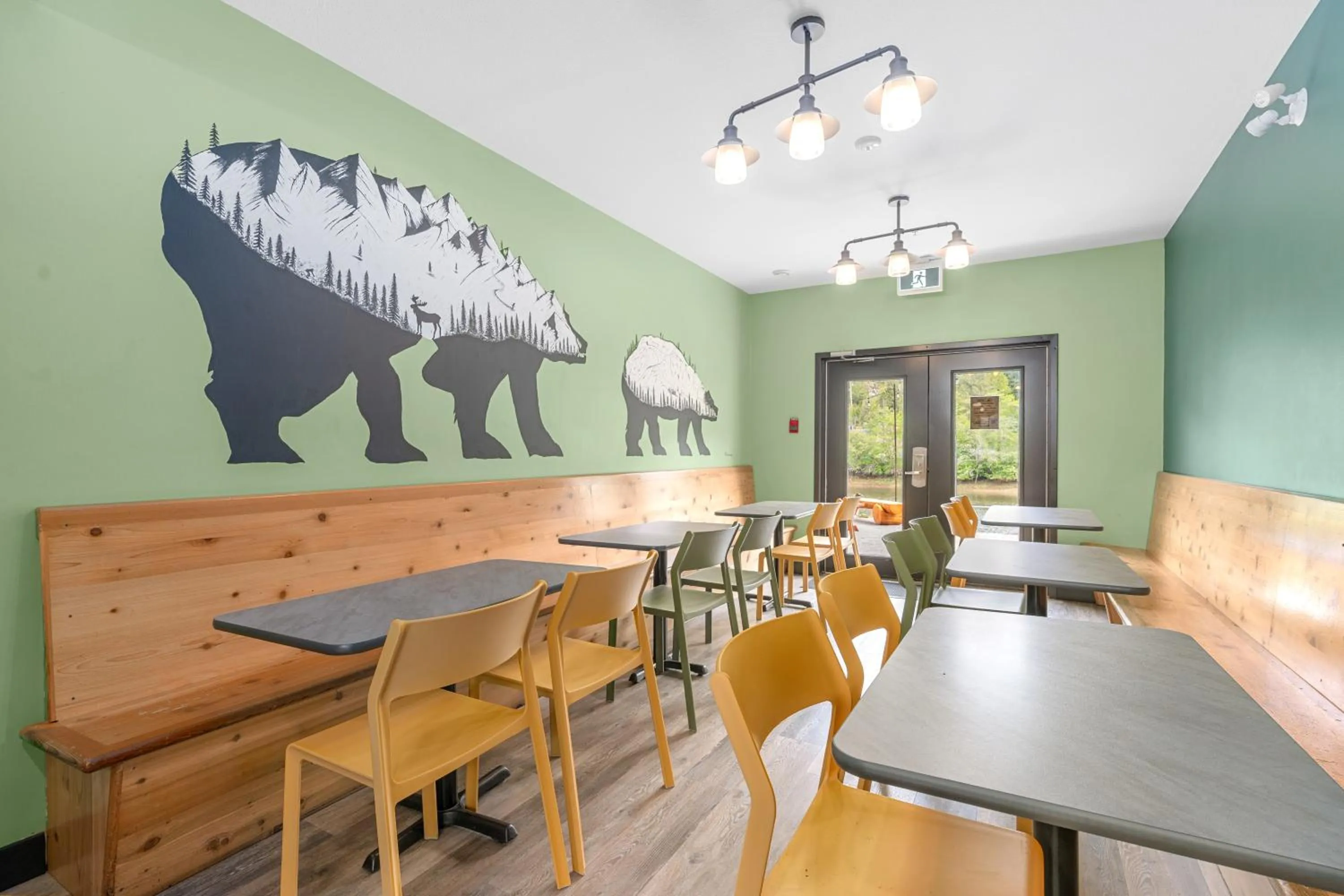 Property building in Squamish Adventure Inn