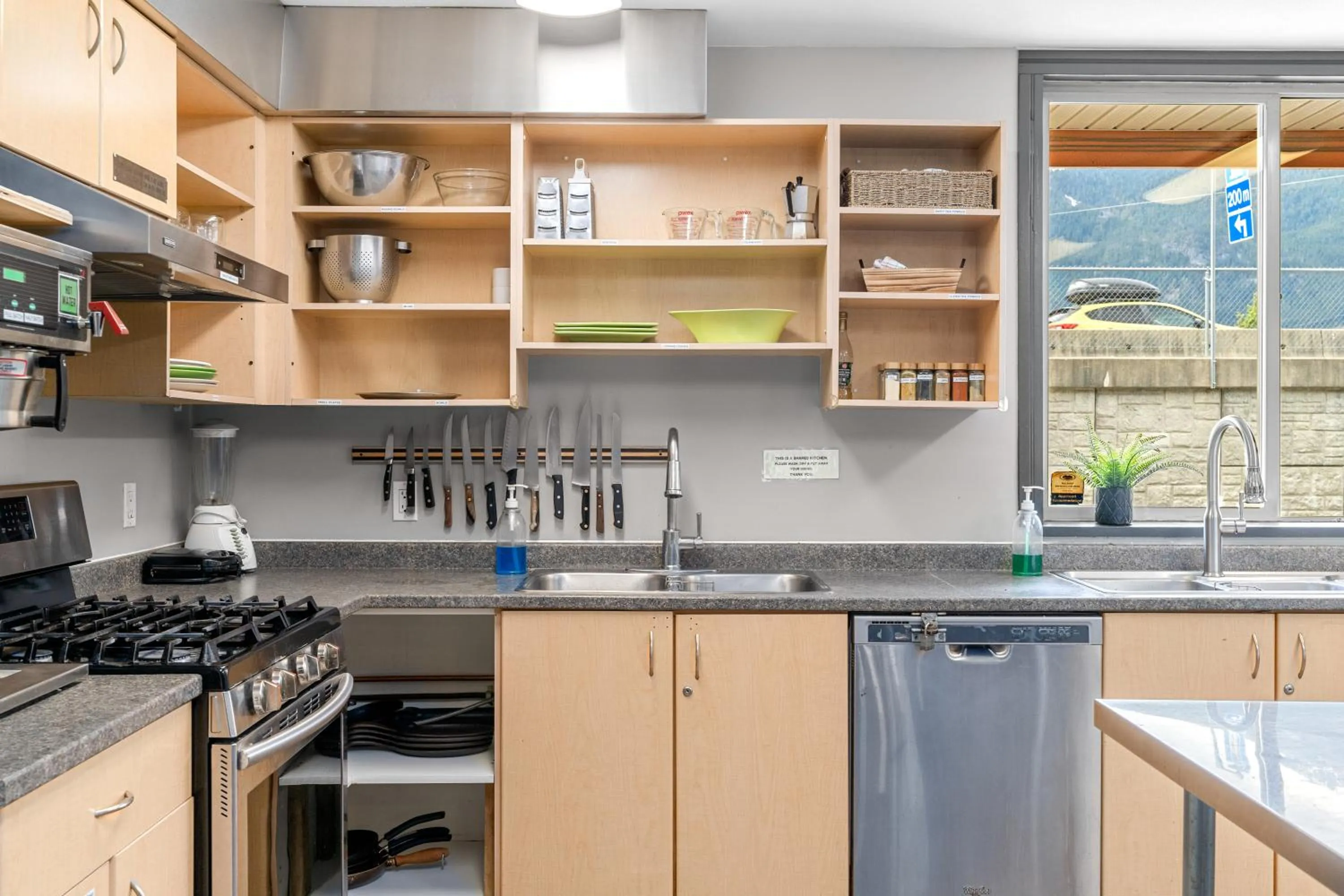 Property building in Squamish Adventure Inn