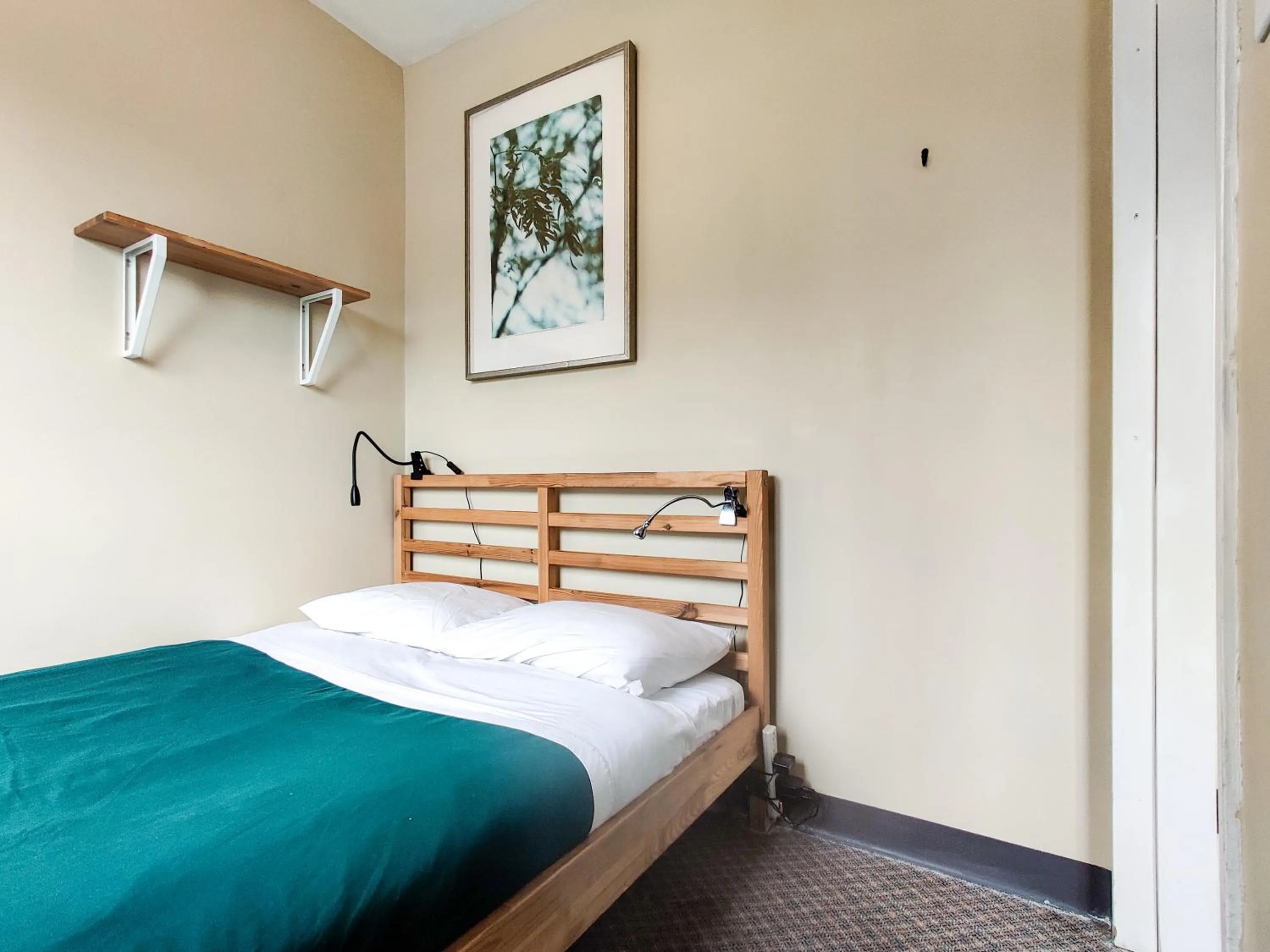 Photo of the whole room, Bed in Squamish Adventure Inn