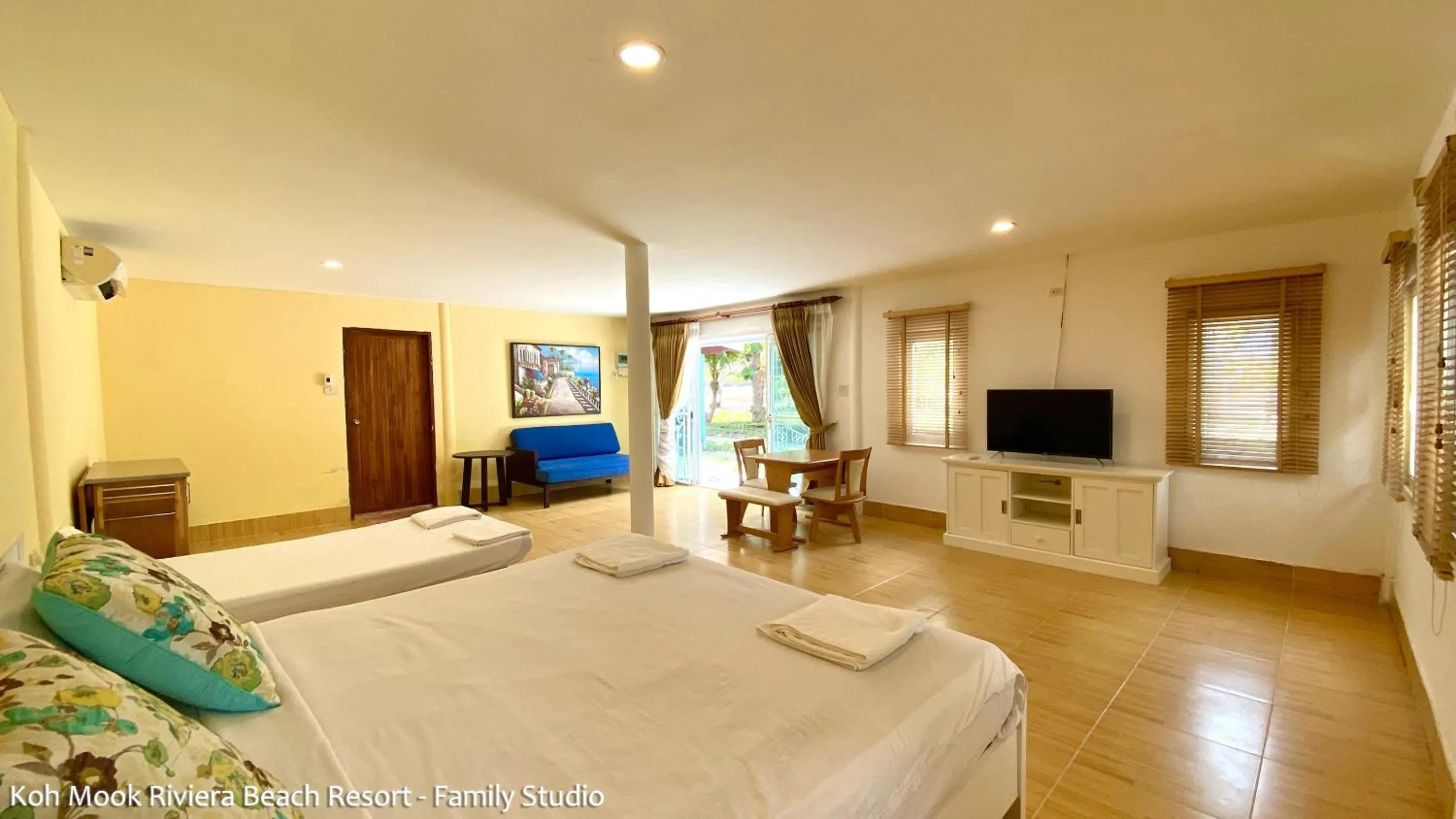 Photo of the whole room, Bed in Koh Mook Riviera Beach Resort