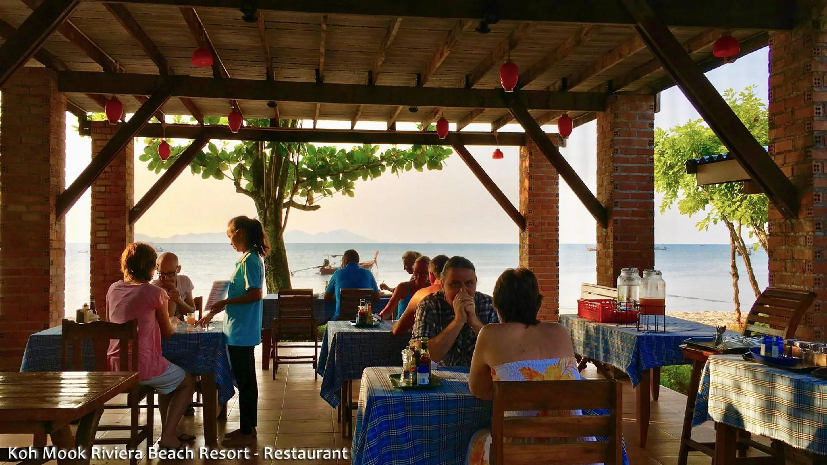 Restaurant/places to eat in Koh Mook Riviera Beach Resort