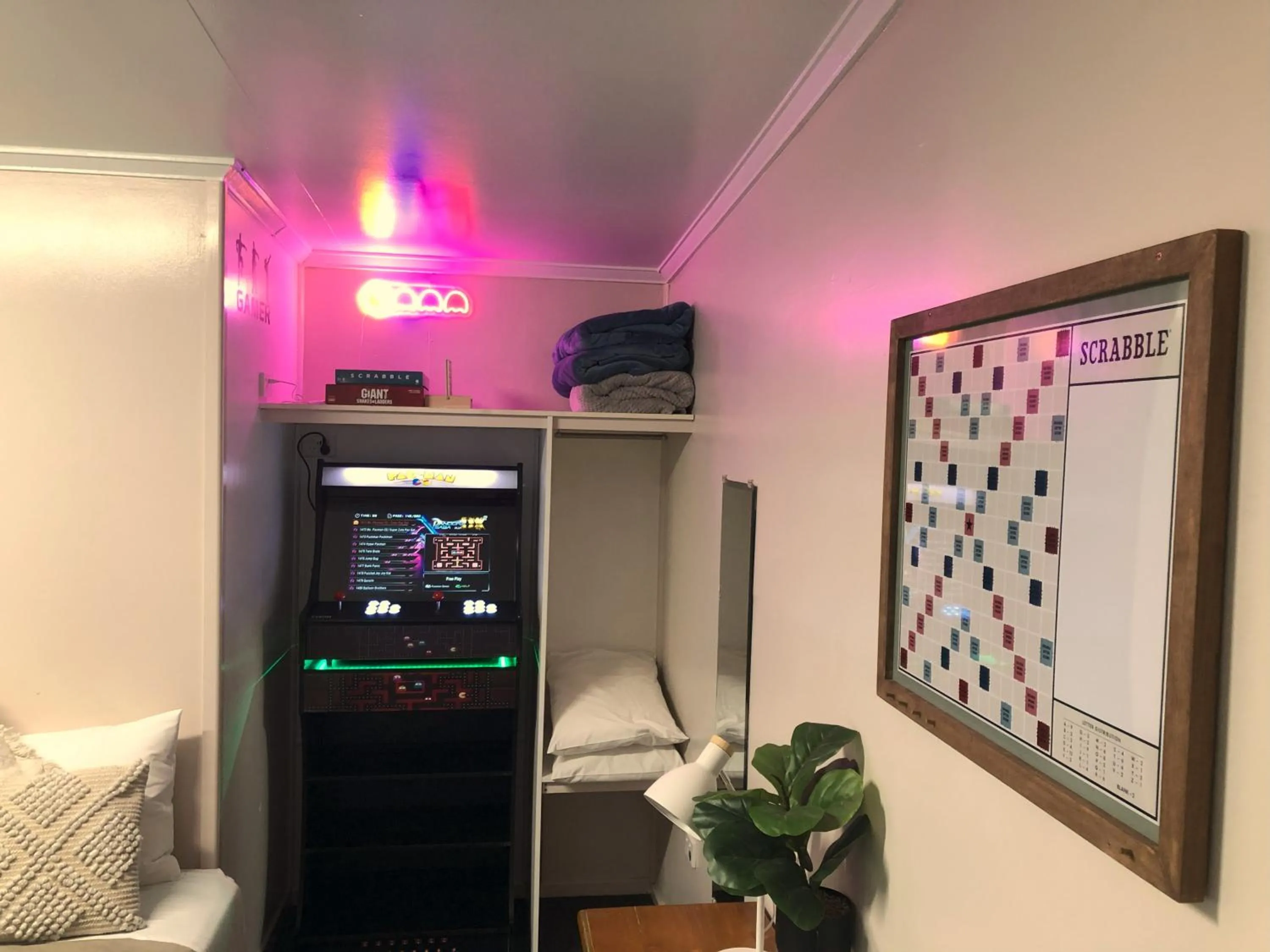 Photo of the whole room in Acacia Motel